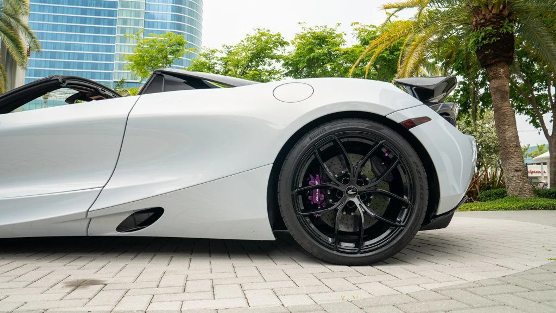 mph025_3729938410_used_2020_mclaren_720s_performancespider_14354_22877735_26_1024_0f4fab0796