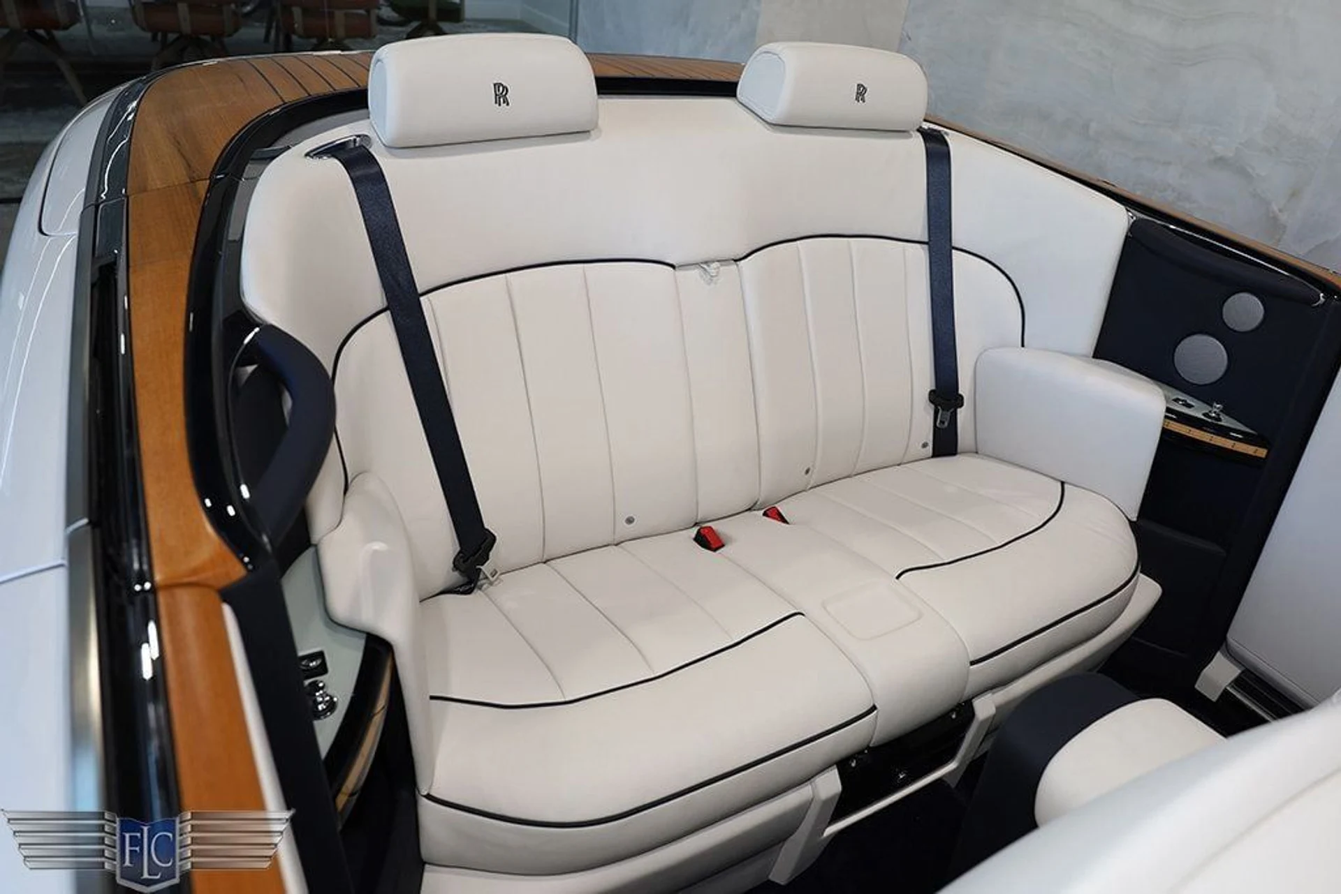 mph025_3736532154_used_2017_rolls_royce_phantom_dropheadcoupe_9689_22945304_26_1024_28dbff7bc0