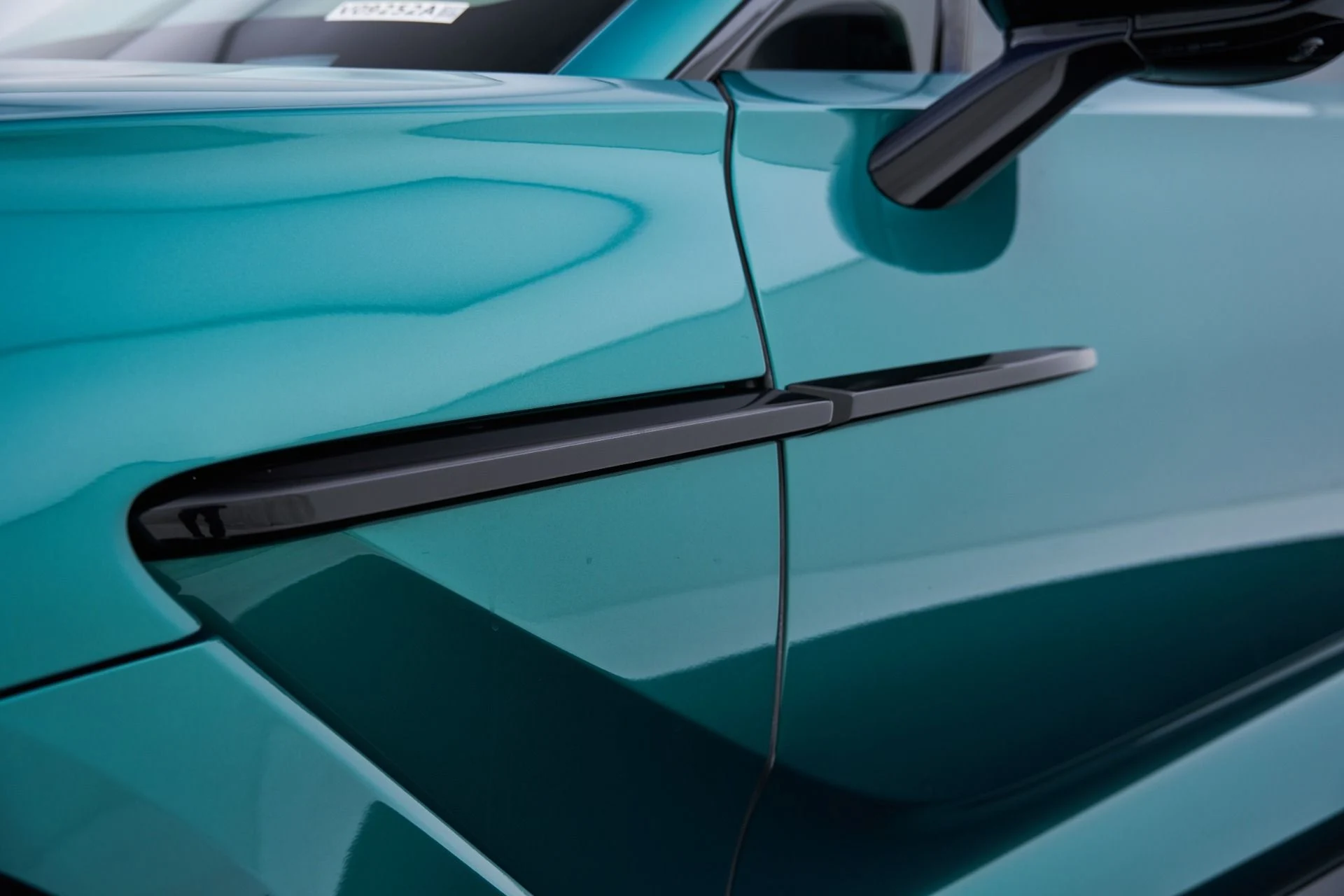 mph025_3737146839_Used_2024_Aston_Martin_DBX_707_1793218303_ab5b8f3694