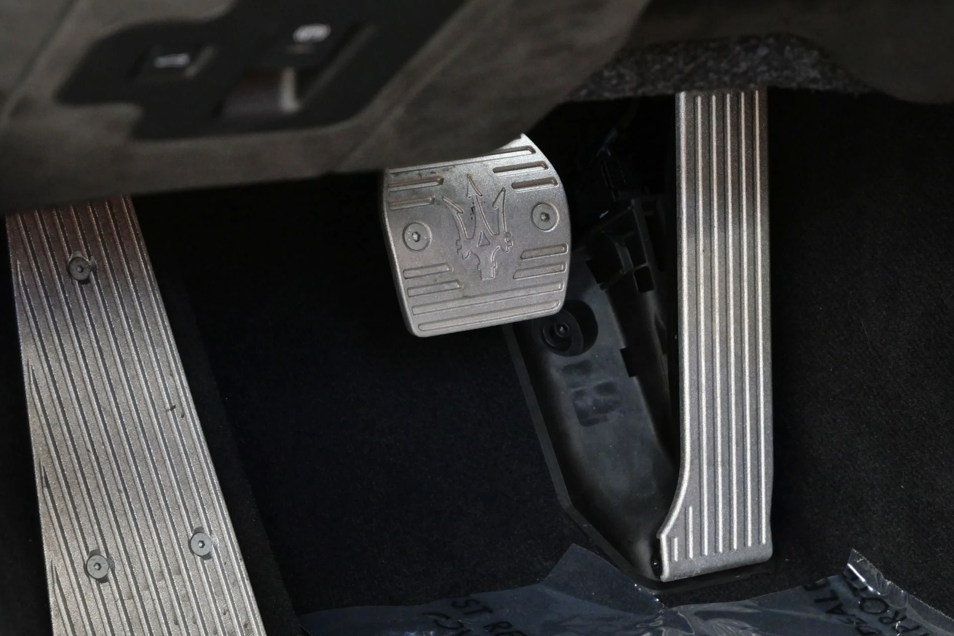 mph025_374205714_Used_2023_Maserati_MC_20_Cielo_1598_Miles_Carbon_Ceramic_Brakes_Interior_Exterior_Carbon_Packages_1776351589_108bda754d