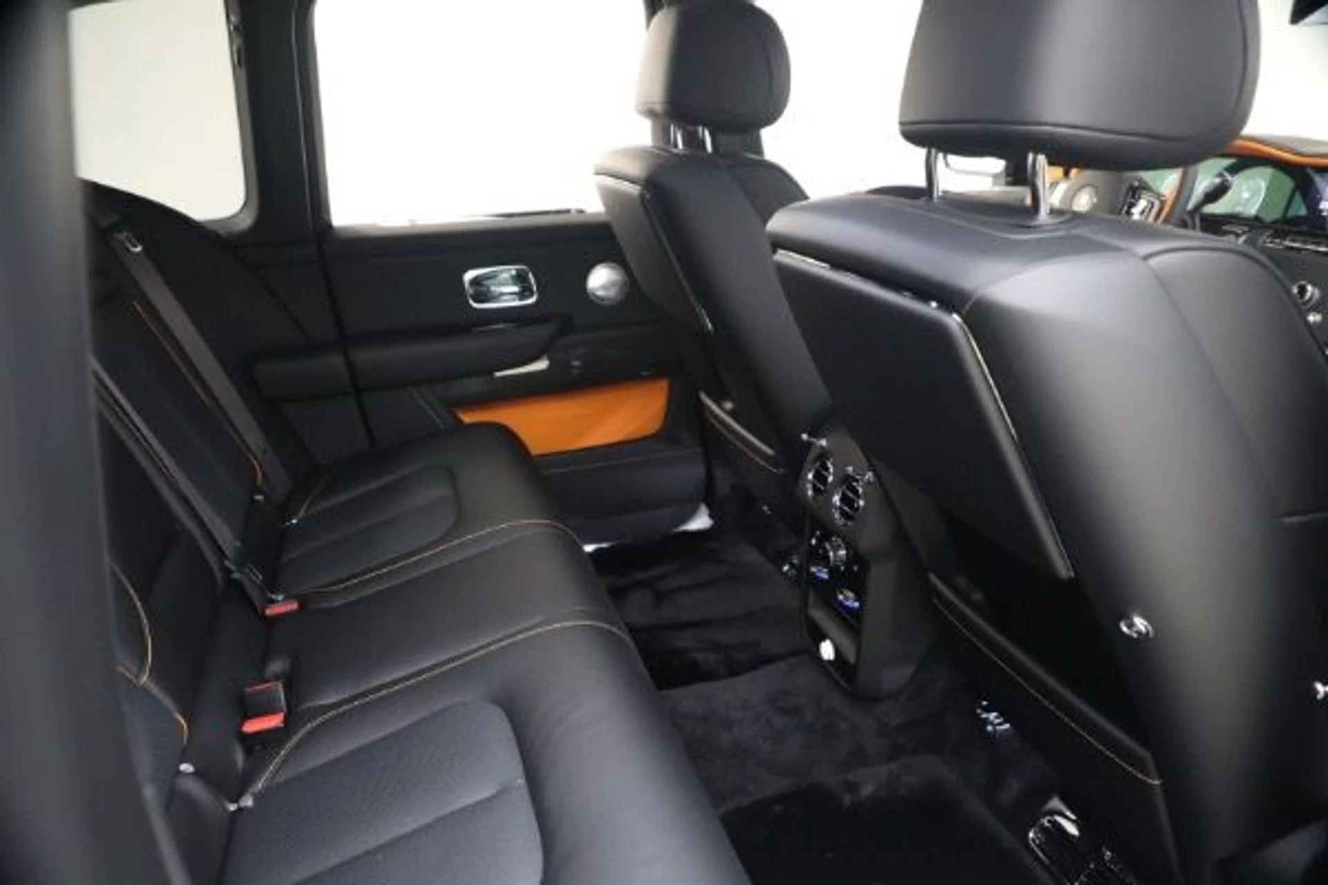 mph025_3743143058_New_2026_Rolls_Royce_Black_Badge_Cullinan_02219329e5