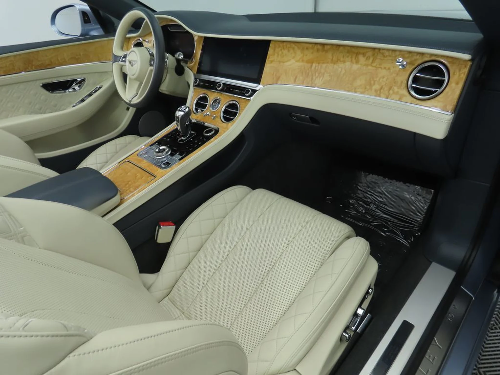 mph025_3749428287_used_2020_bentley_continental_gtv8firsteditionconvertible_8119_22986550_26_1024_7cfdf6604b