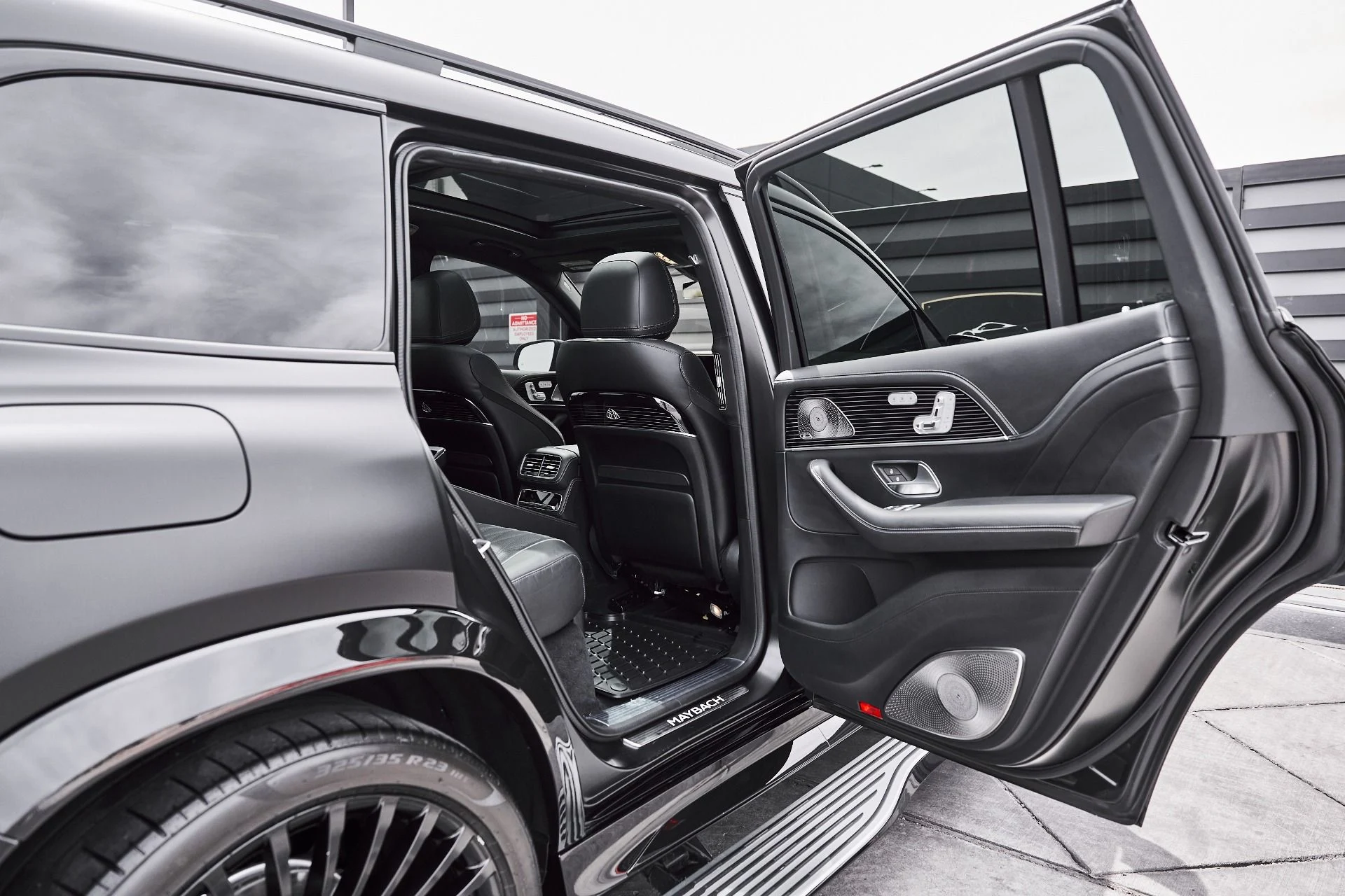 mph025_3754392897_Used_2024_Mercedes_Benz_GLS_Maybach_GLS_600_1776550584_4b0c149147