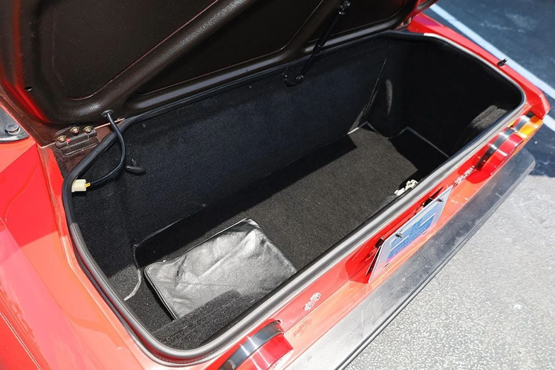 mph025_3764398105_used_1985_ferrari_mondial_quattrovalvolecabriolet_6305_21342573_26_1024_213aa10061