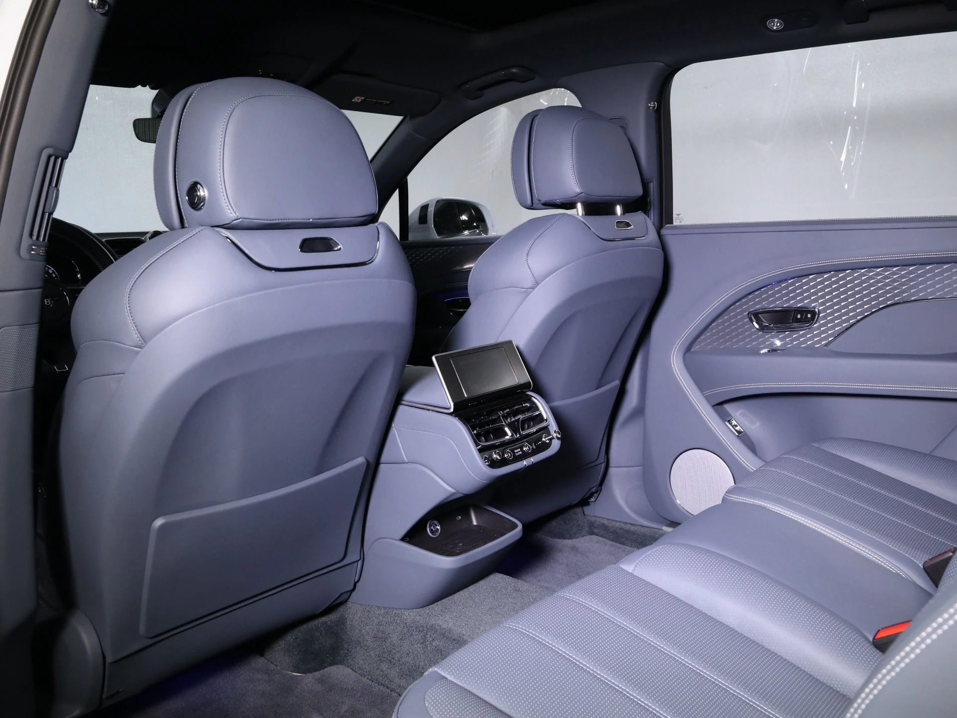 mph025_3776217207_Used_2024_Bentley_Bentayga_EWB_1757480370_07011adaa9