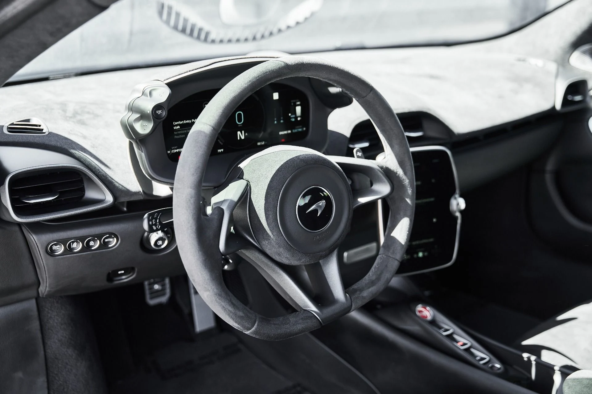 mph025_3777298831_Used_2024_Mc_Laren_Artura_1774742209_261f17e2c9