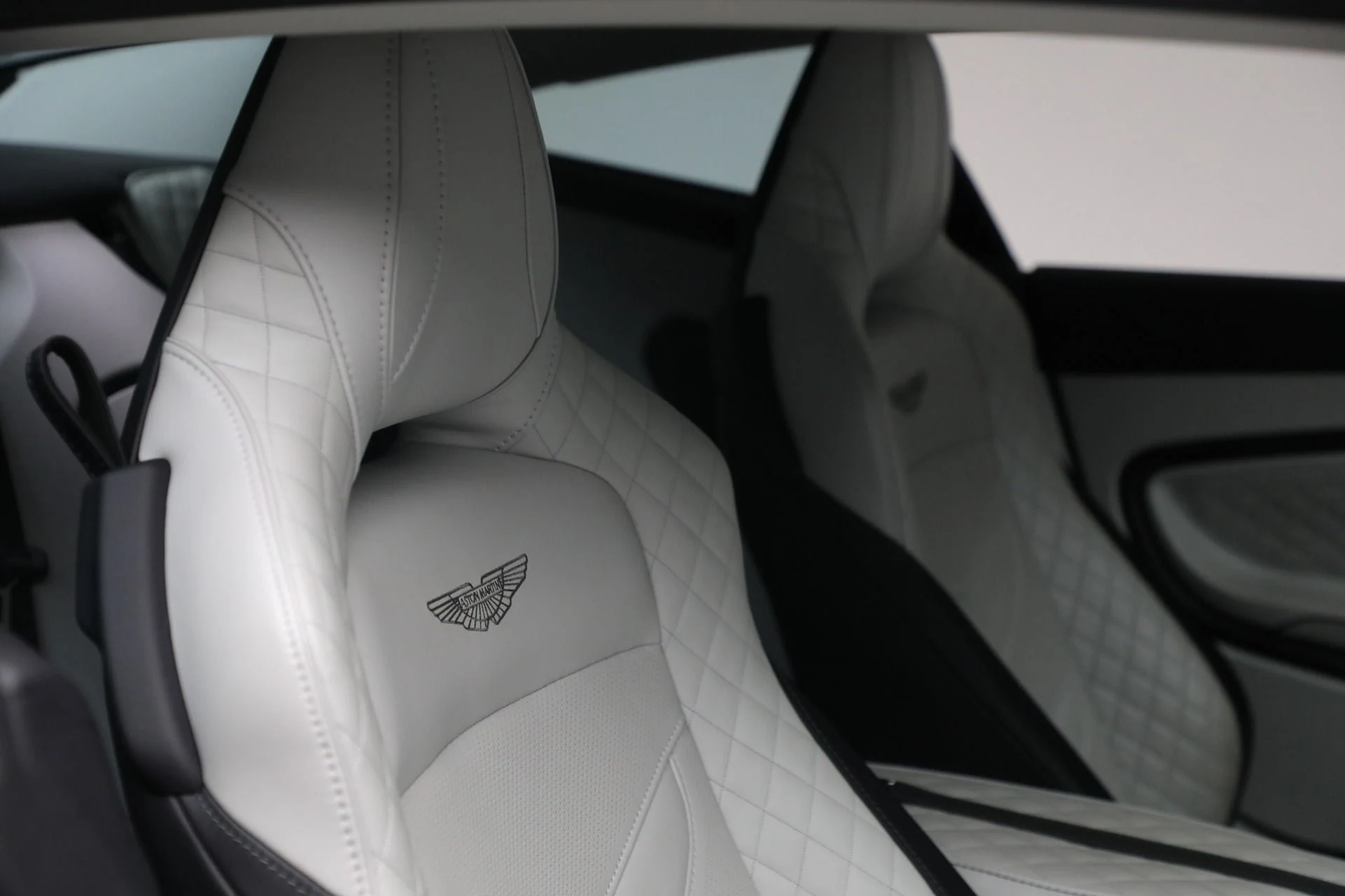 mph025_3780140065_Used_2023_Aston_Martin_DBS_770_Ultimate_b5202f69ff