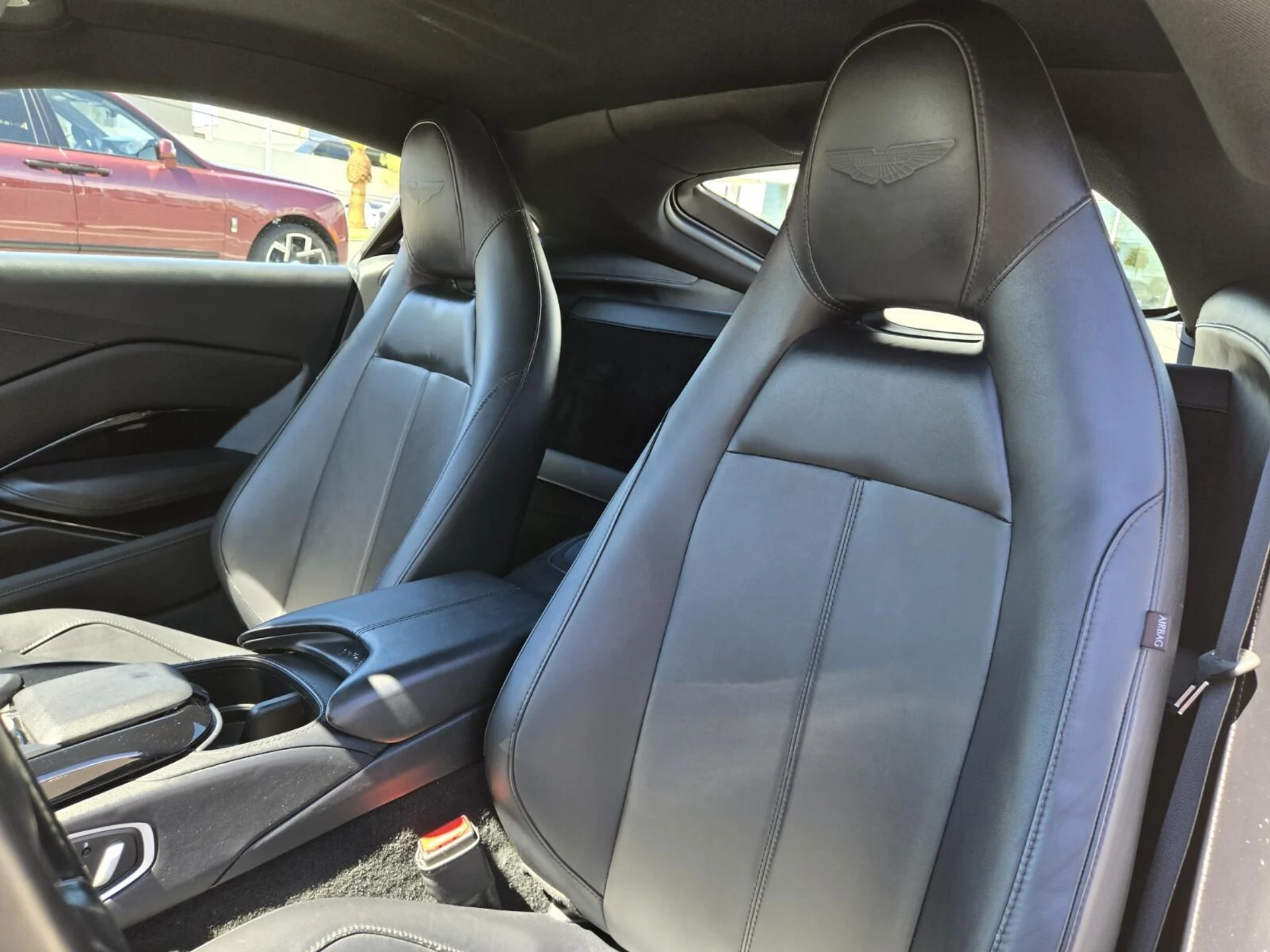mph025_3781366753_Used_2022_Aston_Martin_Vantage_1757574548_b1a89158fc