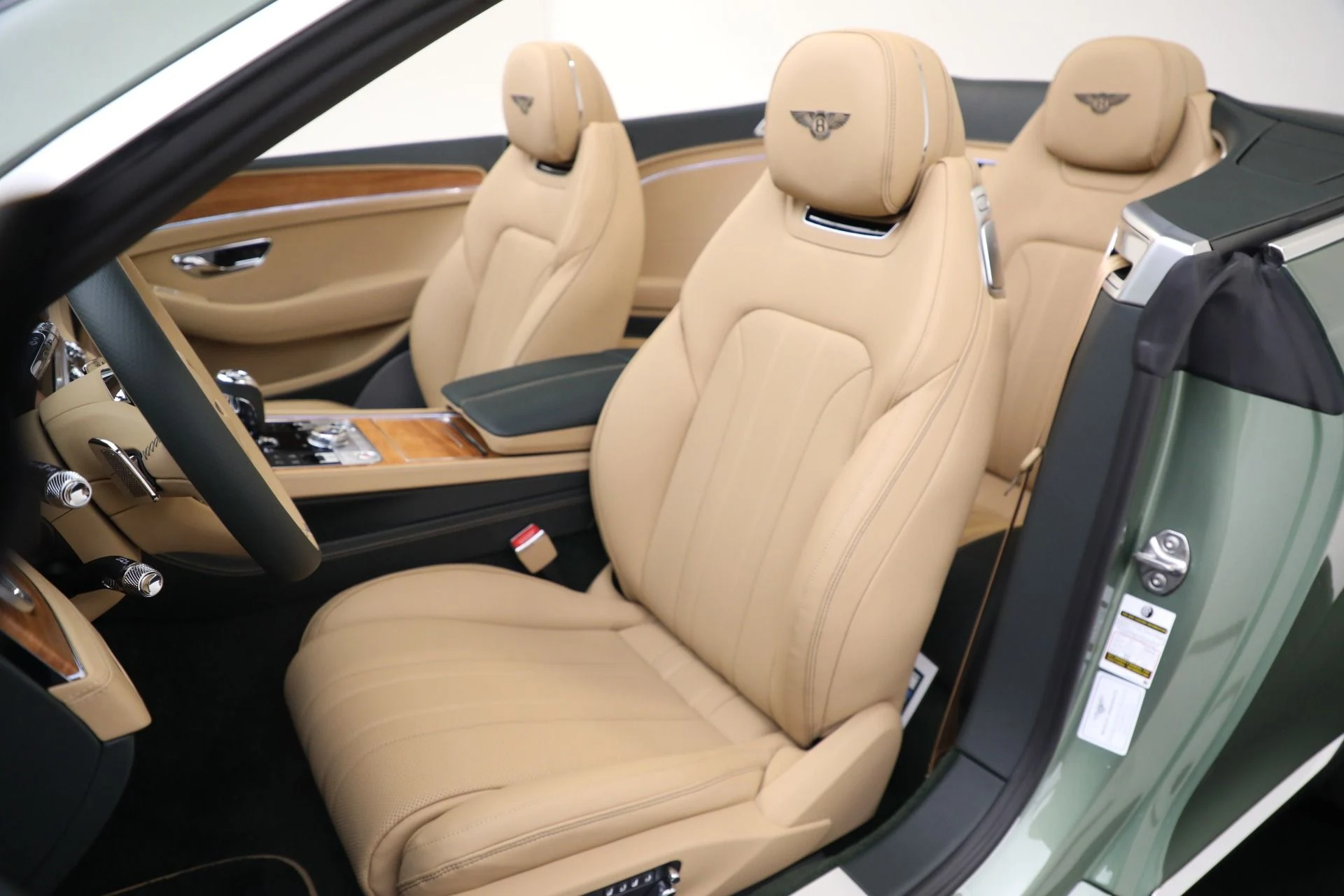 mph025_3786227481_New_2024_Bentley_Continental_GTC_V8_9864a6d0fe