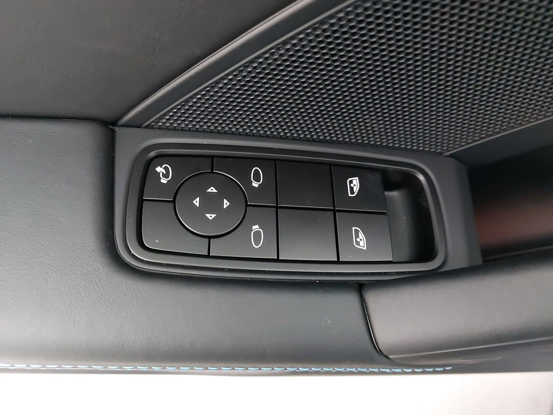 mph025_3796221187_6e169499c36c4bb71c0f89f96f44d5e5x_2008093ba6