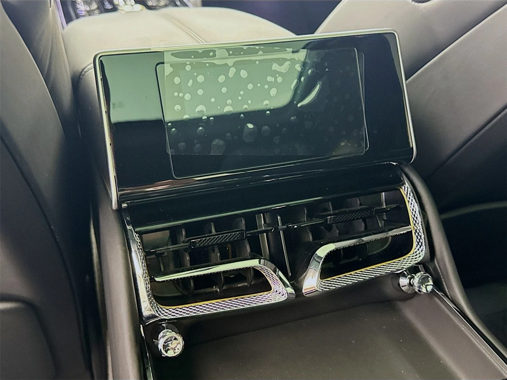 mph025_3798815399_3985c00bfbcffe91076800401833848bx_edd5e37999