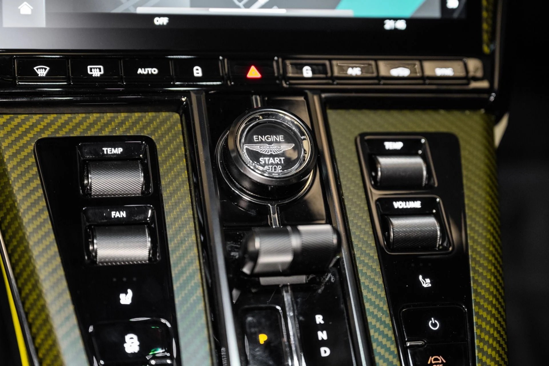 mph025_3812773116_Used_2025_Aston_Martin_Vantage_Coupe_1734713589_48bf66073d