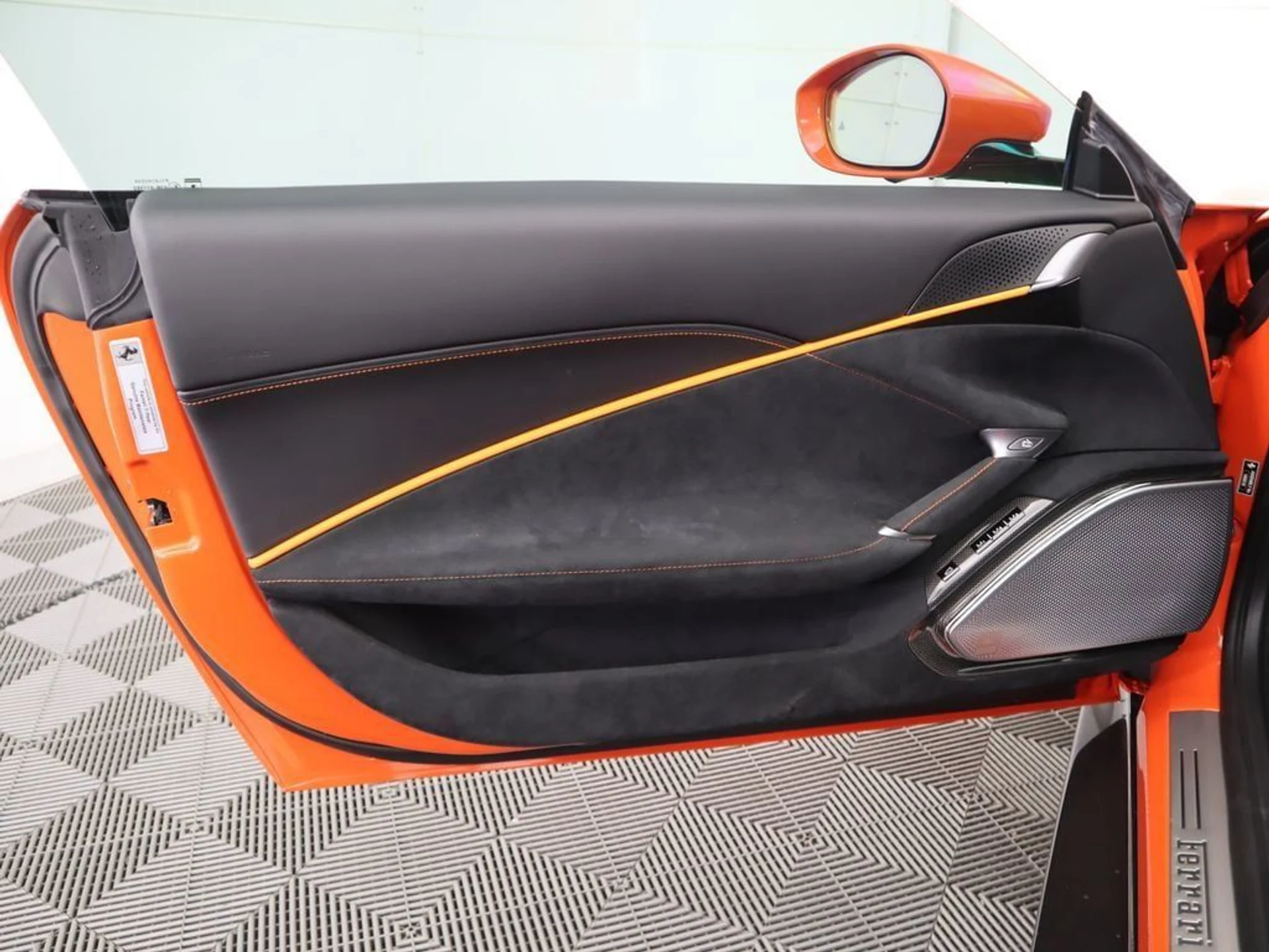 mph025_3814801010_used_2021_ferrari_roma_coupe_8119_22981330_26_1024_a0eb66e88d