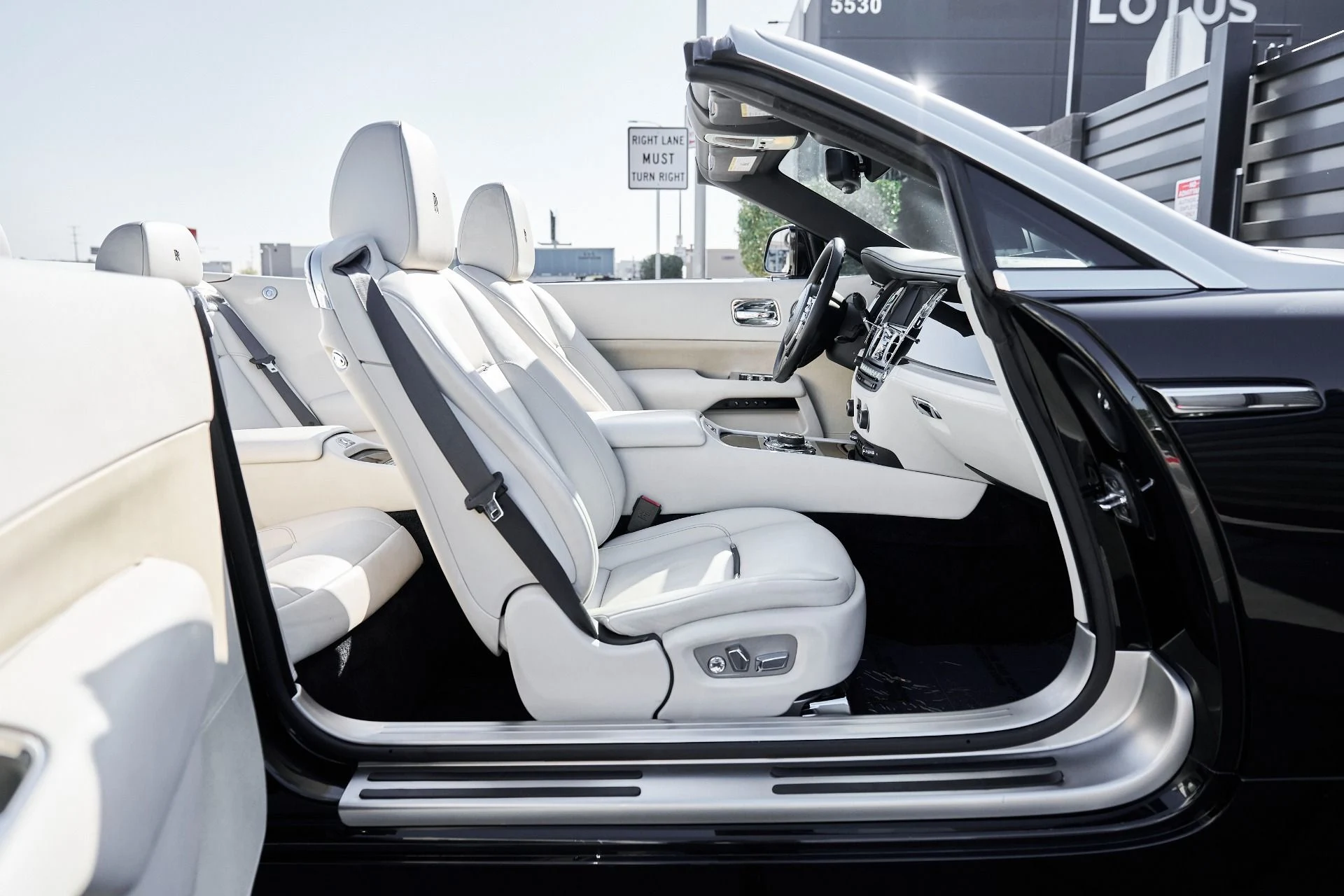 mph025_3842034432_Used_2016_Rolls_Royce_Dawn_Base_1770086705_a273bbb23d