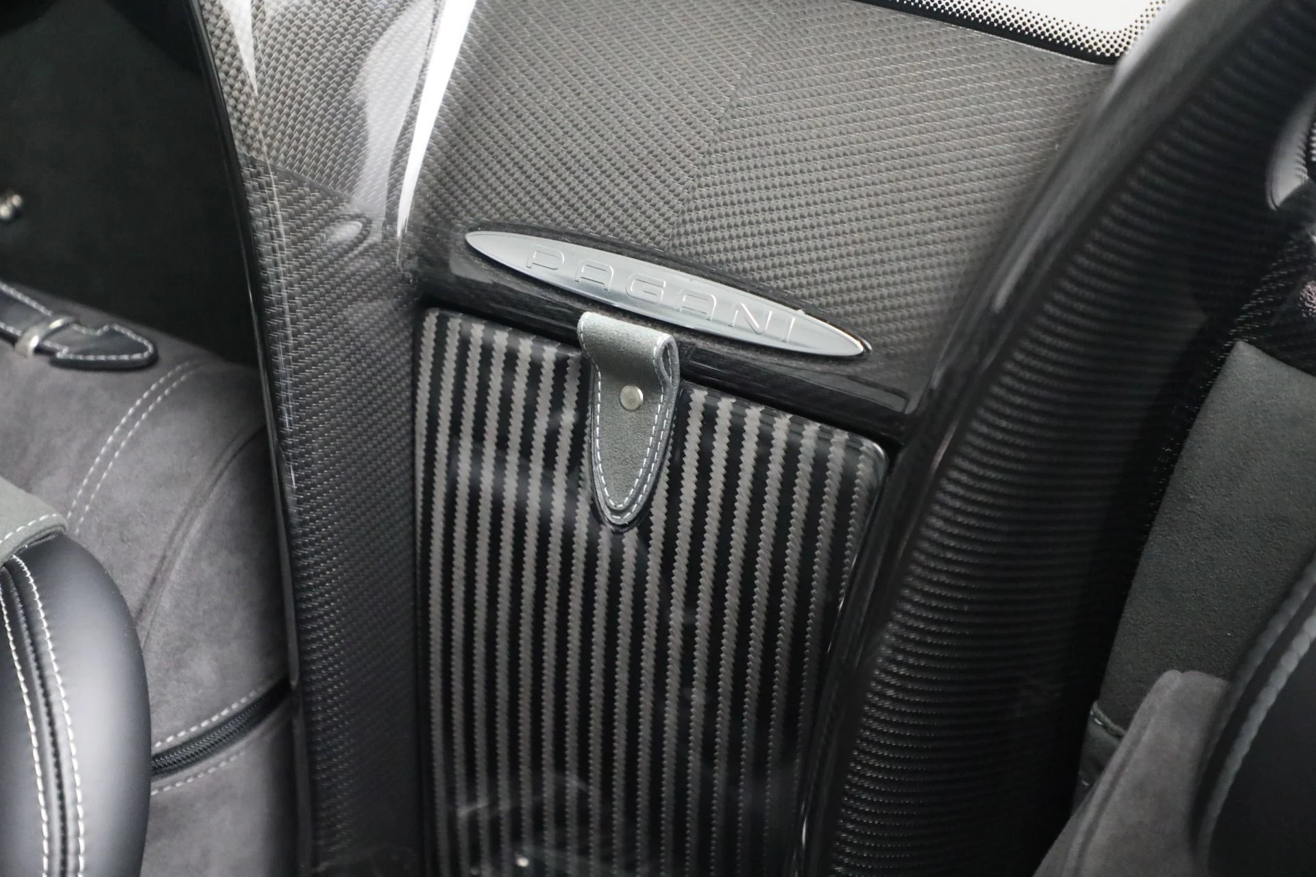 mph025_3846019333_Used_2017_Pagani_Huayra_Roadster_1769208327_2460646ba5