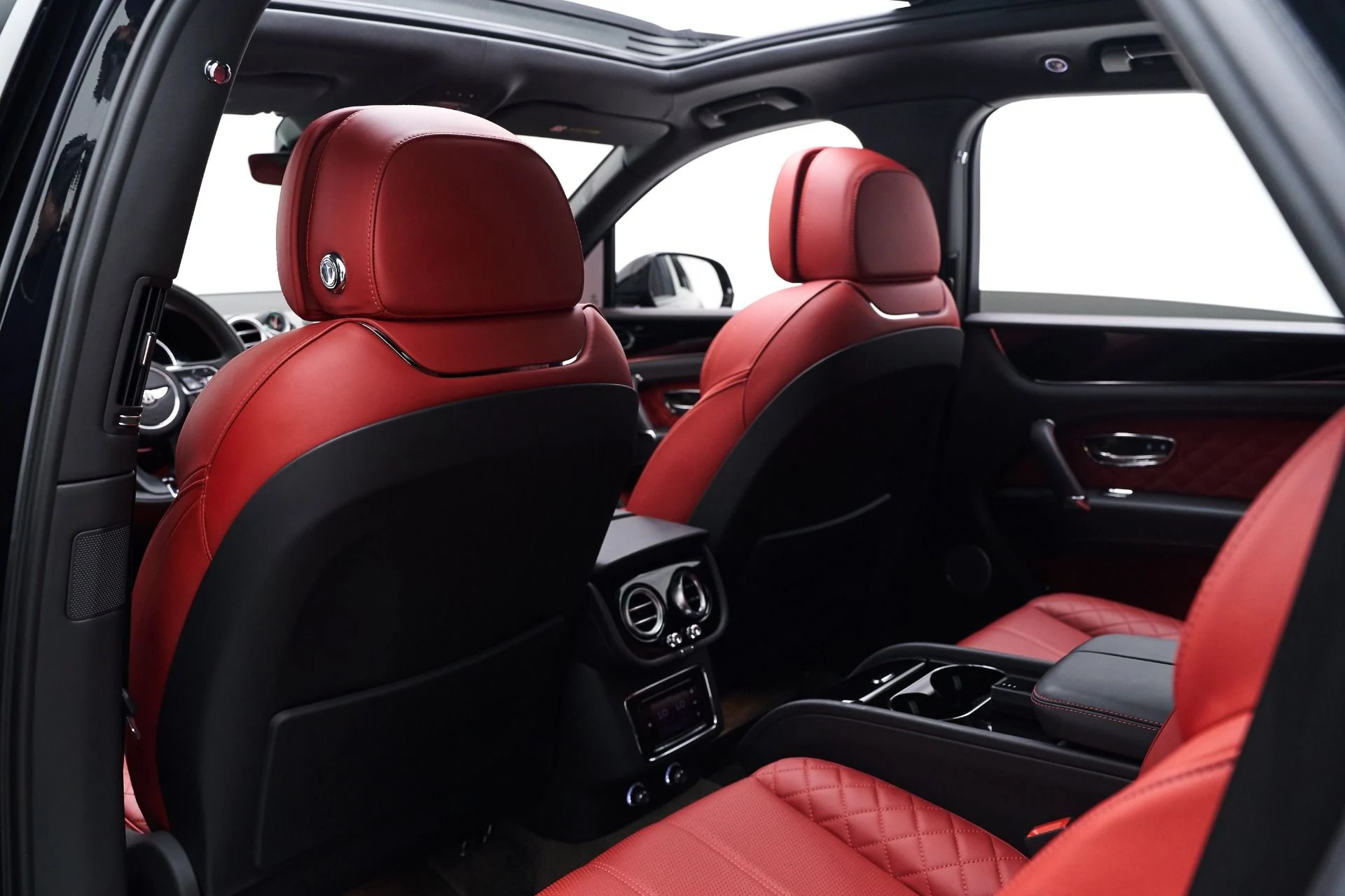 mph025_3846481186_Used_2017_Bentley_Bentayga_W12_1648839952_93528cfb10