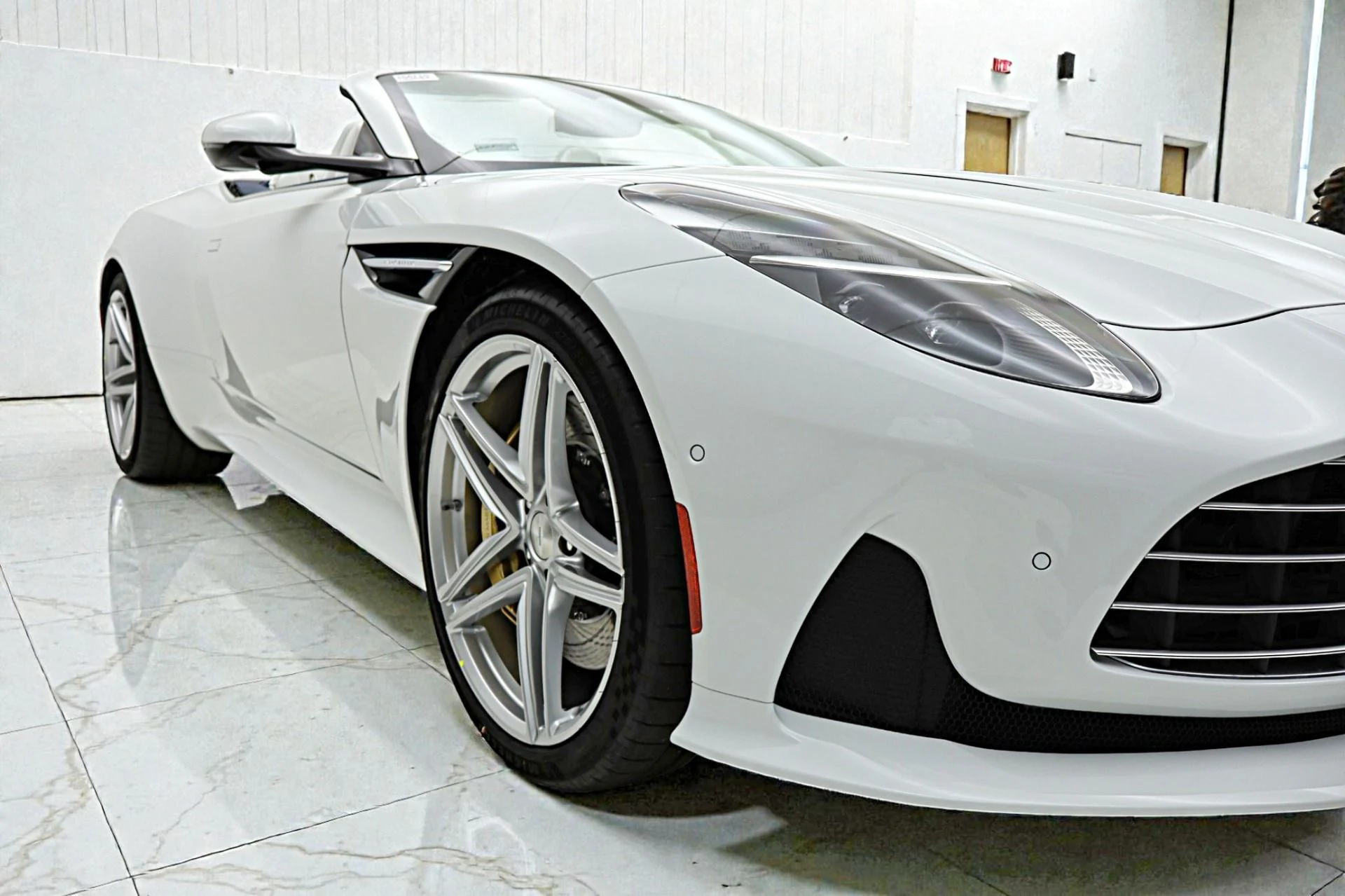 mph025_3850671387_Used_2026_Aston_Martin_DB_12_Volante_80bc1b0d75