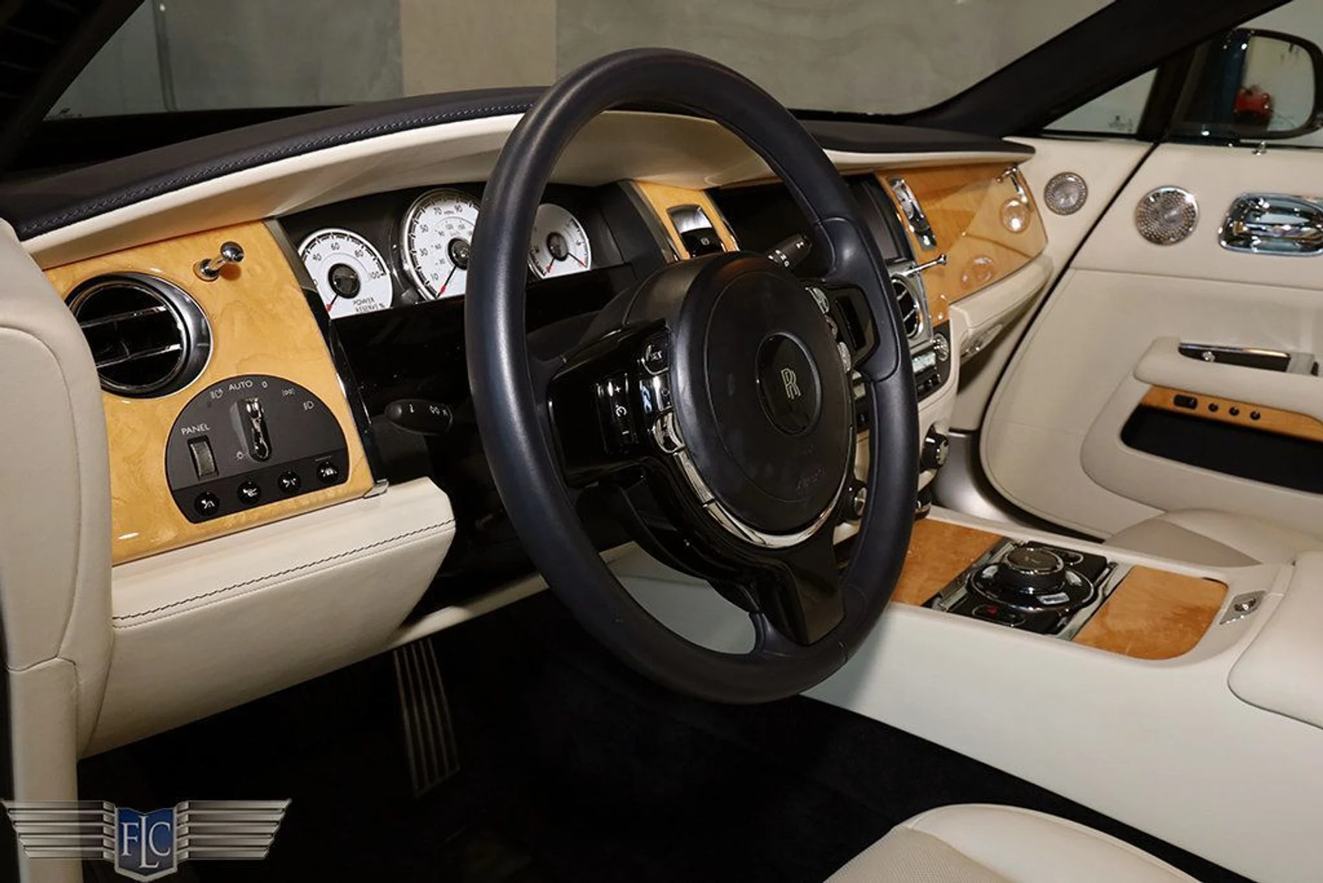 mph025_3851699704_used_2019_rolls_royce_wraith_coupe_9689_22959552_26_1024_542ade8e67