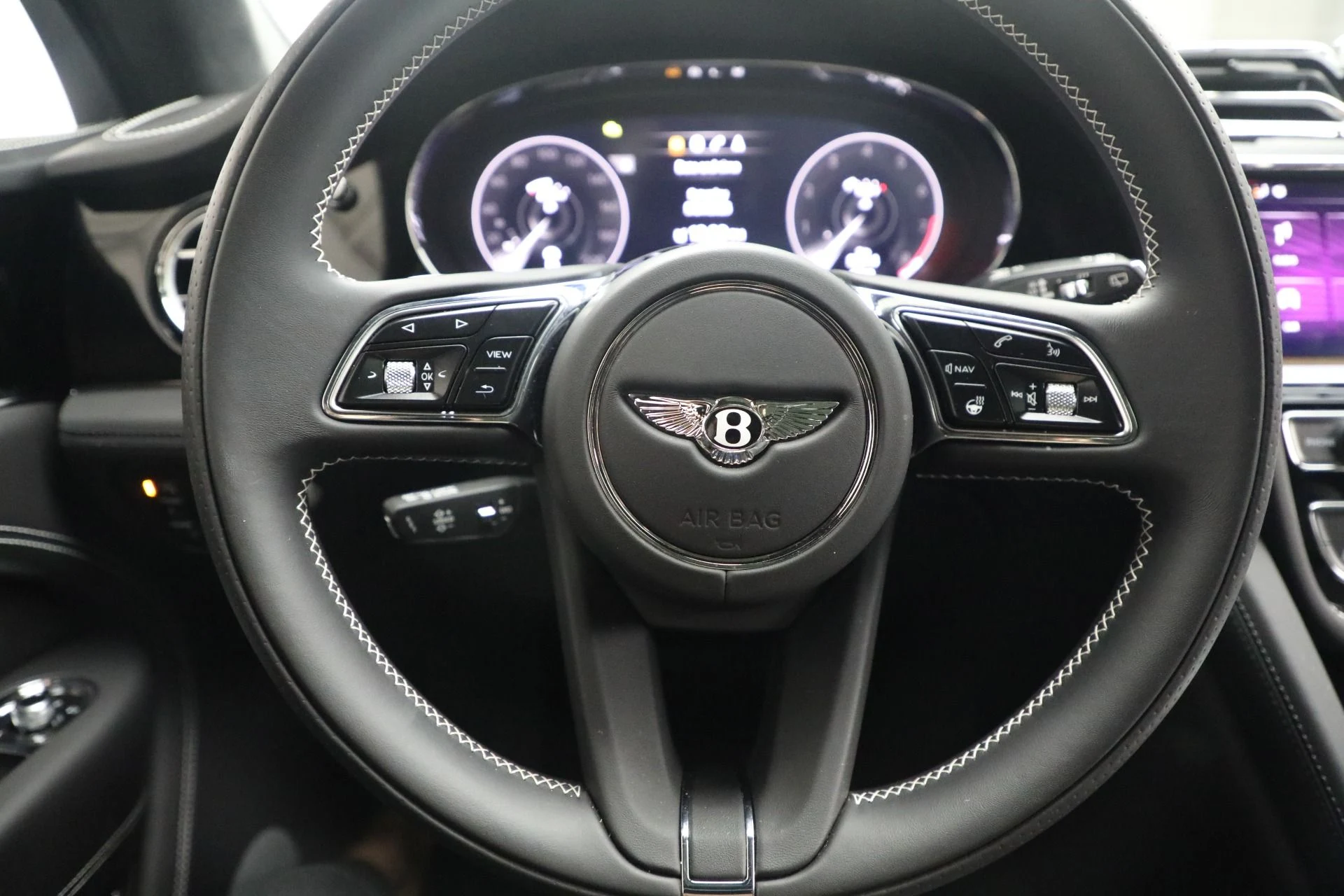 mph025_385268390_Used_2023_Bentley_Bentayga_V8_cf44a1a4b2