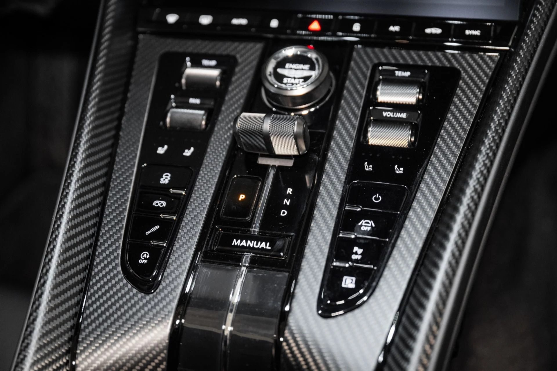 mph025_3856896125_Used_2025_Aston_Martin_DB_12_Coupe_1742566094_64231333ad