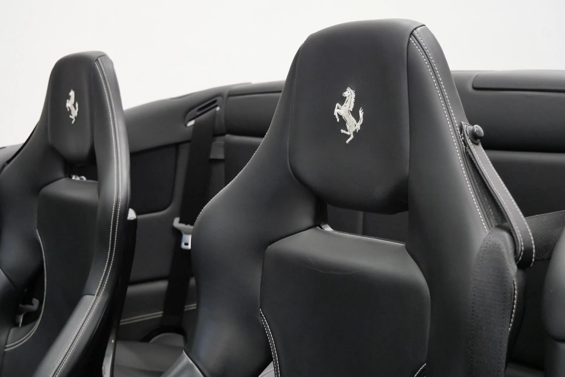 mph025_3861178358_Used_2011_Ferrari_California_Rare_Two_Tone_Paint_Rare_Carbon_Fiber_Bucket_Seats_Low_Miles_1788365594_f2e1bb68d1