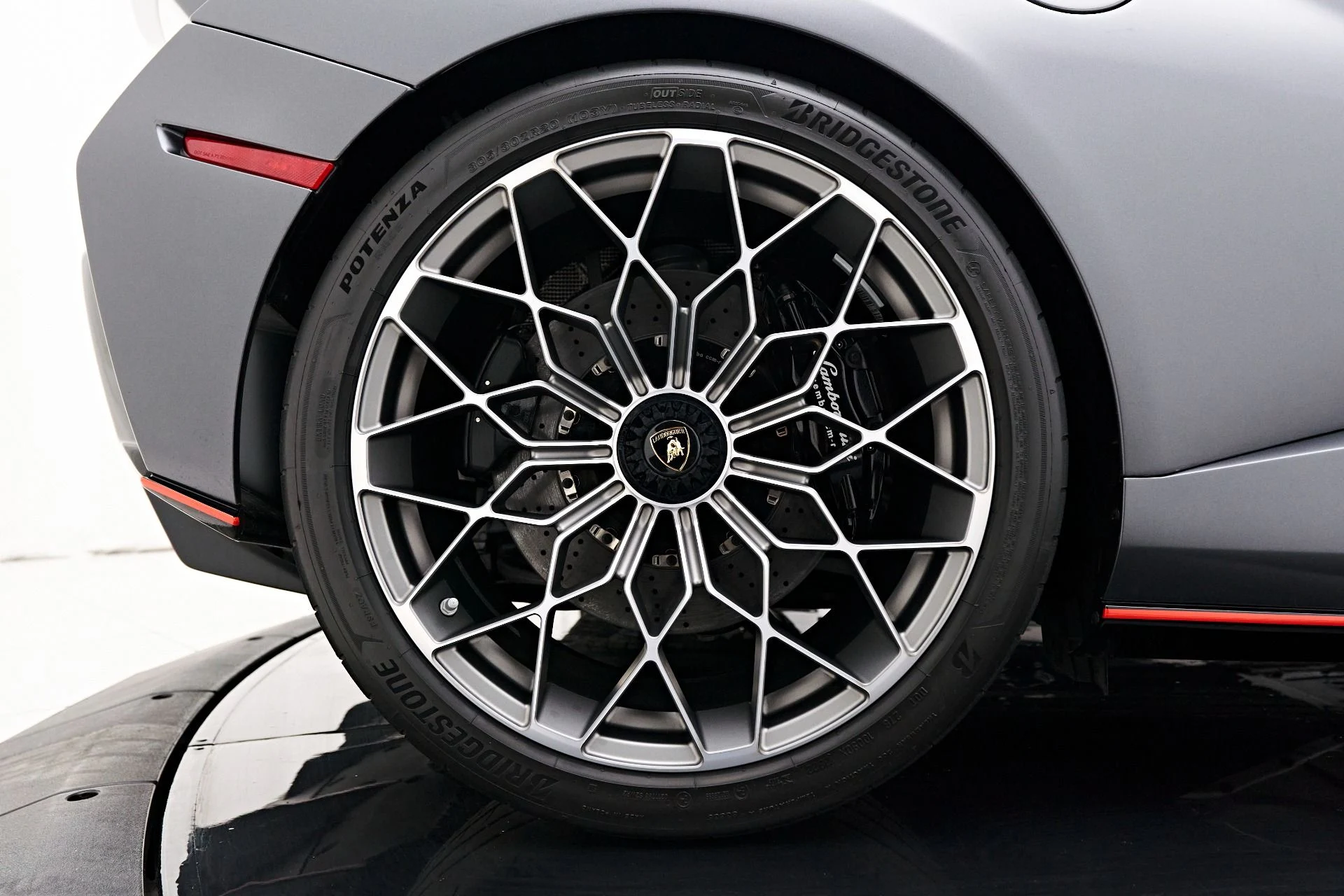 mph025_3863332746_Used_2023_Lamborghini_Huracan_STO_Base_1696892071_b0cf10769b