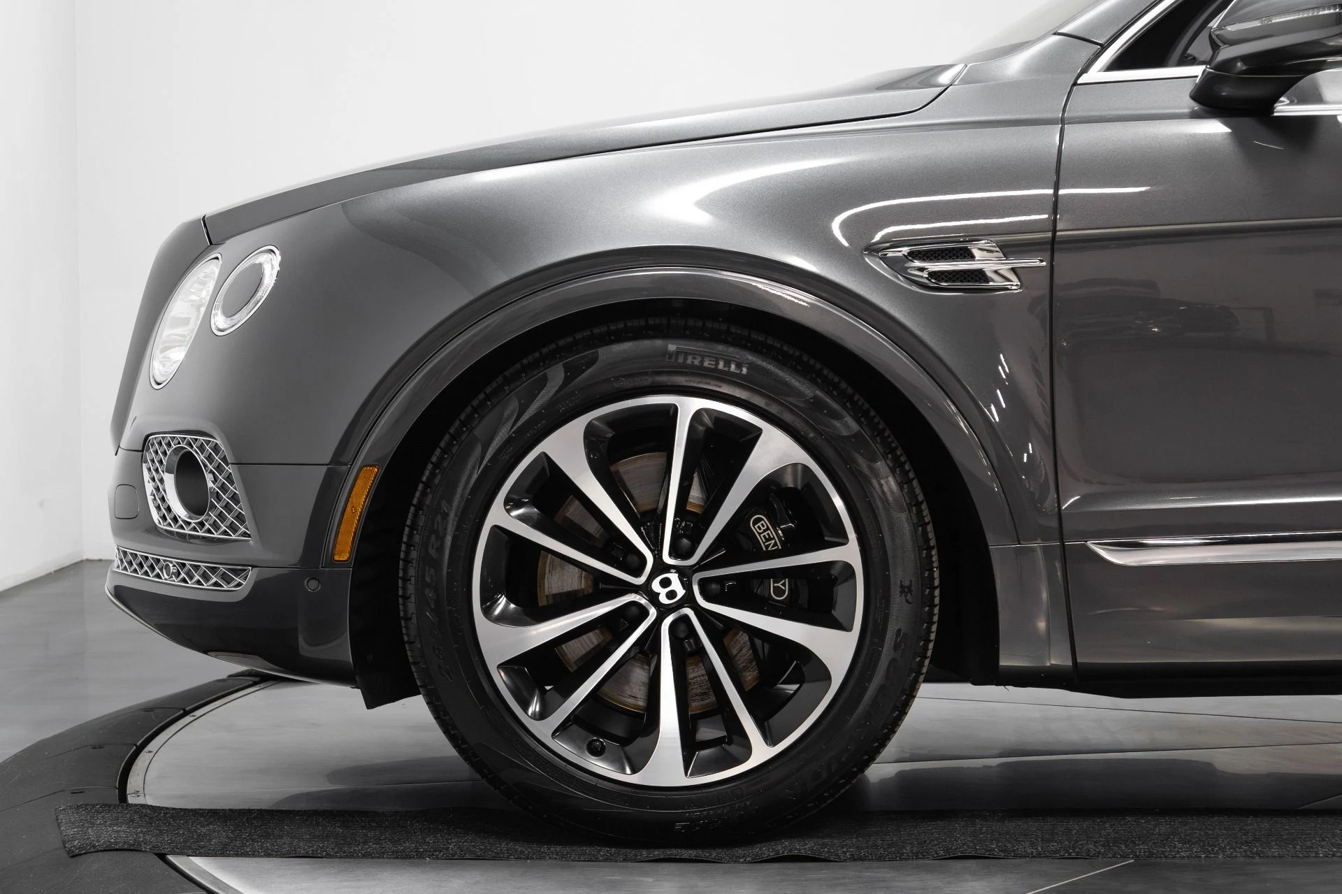 mph025_3870294177_Used_2017_Bentley_Bentayga_W12_1763489562_9bc93a3ba3