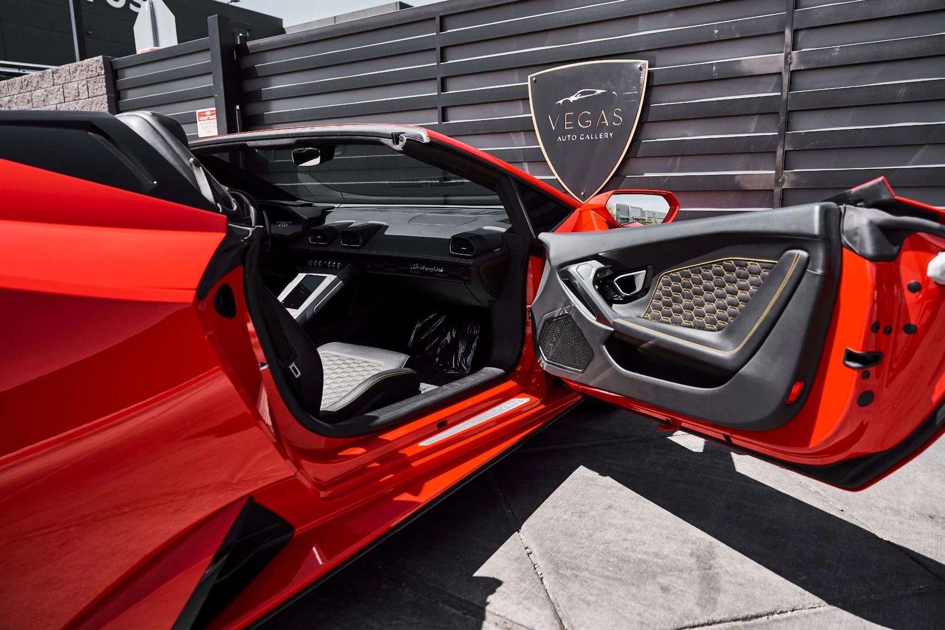 mph025_3875392236_Used_2023_Lamborghini_Huracan_EVO_Base_1776733406_b6911d6b8d