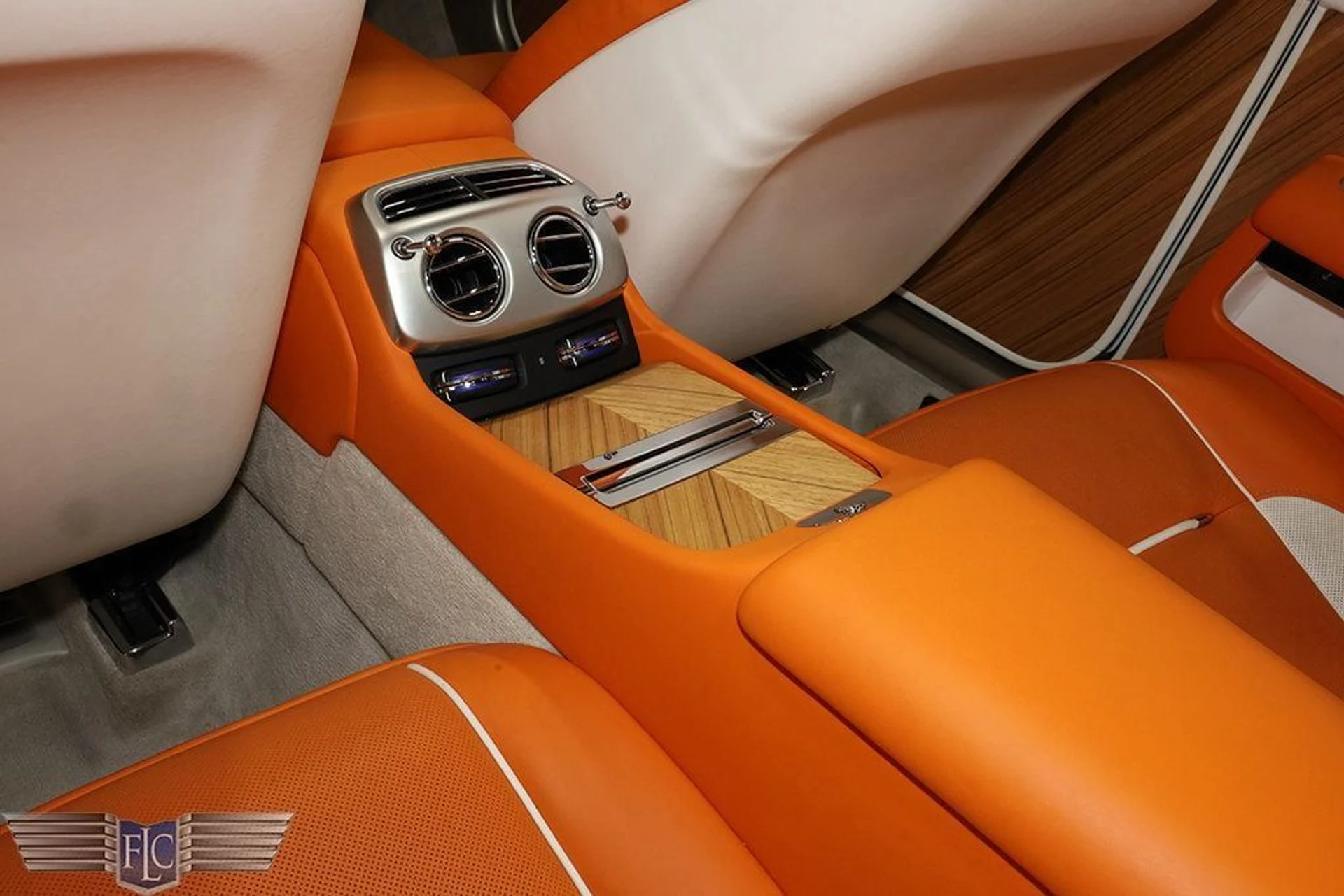 mph025_3875623593_used_2017_rolls_royce_dawn_convertible_9689_23041760_26_1024_88ffc01840