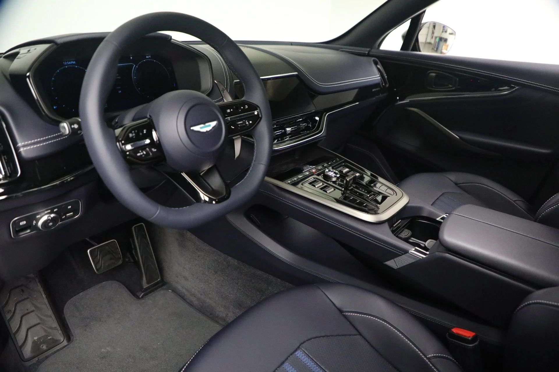 mph025_3876733026_New_2026_Aston_Martin_DBX_707_1767992936_e8ad13354d