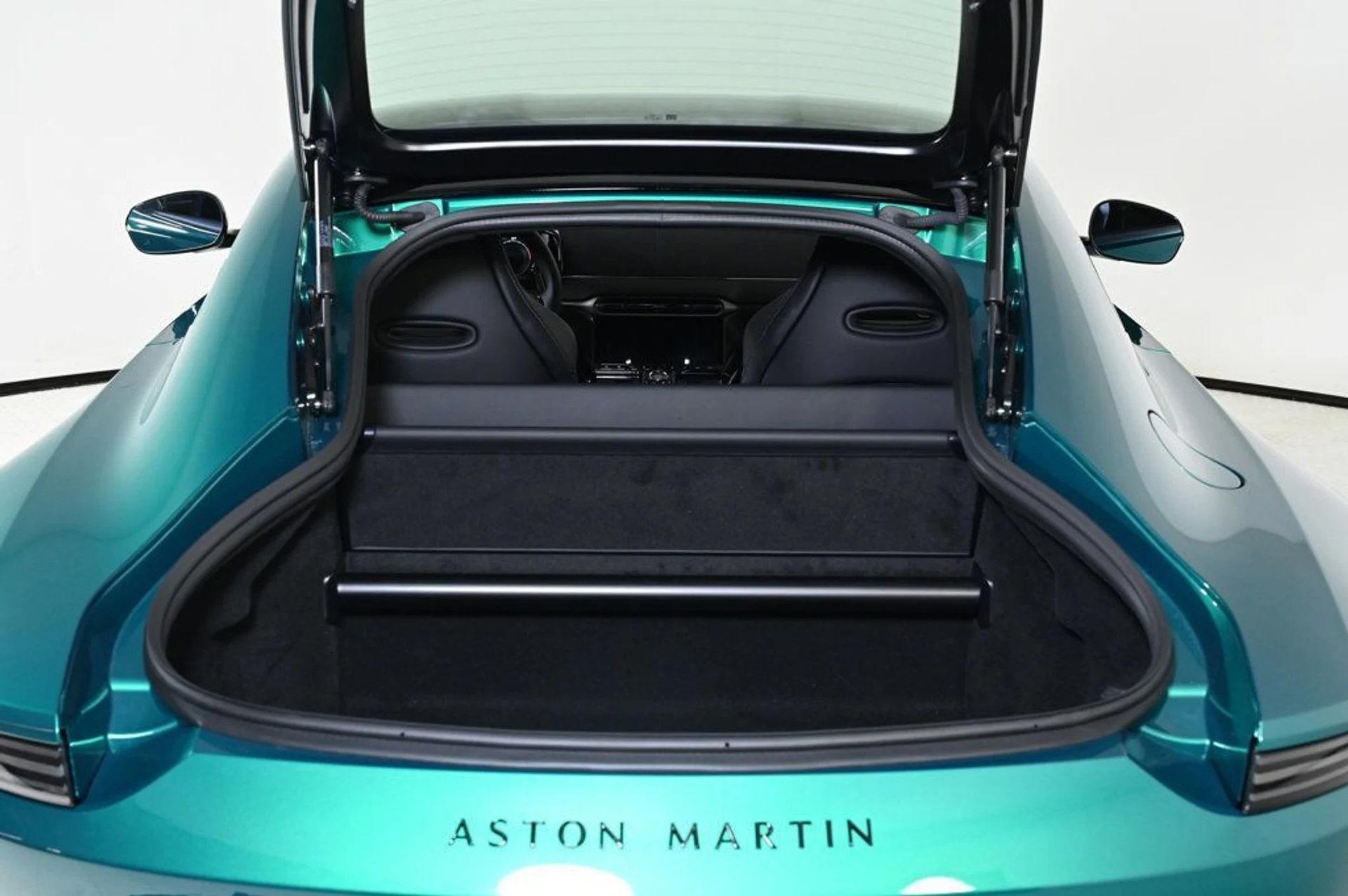 mph025_3877247722_new_2026_aston_martin_vantage_coupe_11350_22901326_25_1024_ea2afb2b30