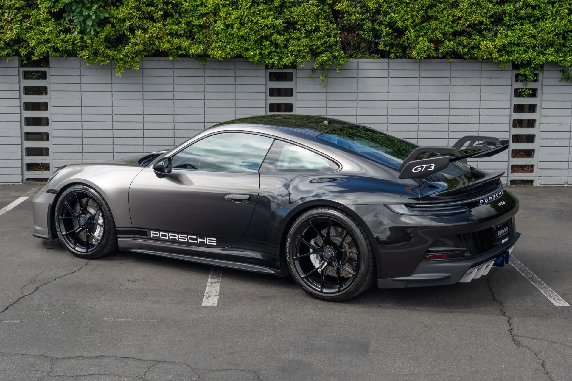 mph025_3877496219_Used_2022_Porsche_911_GT_3_1759173275_1012f91125