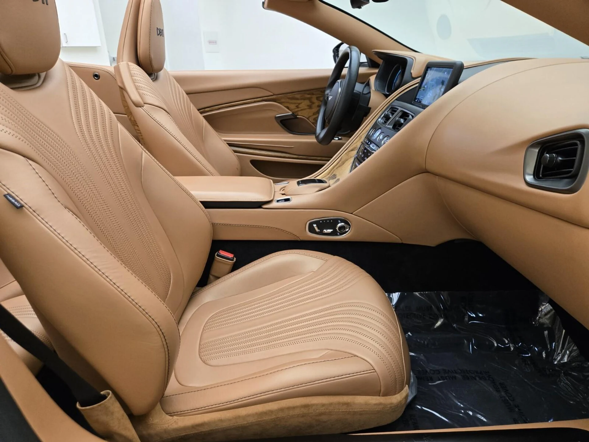 mph025_387934069_Used_2021_Aston_Martin_DB_11_Volante_1754376713_5807eadecd