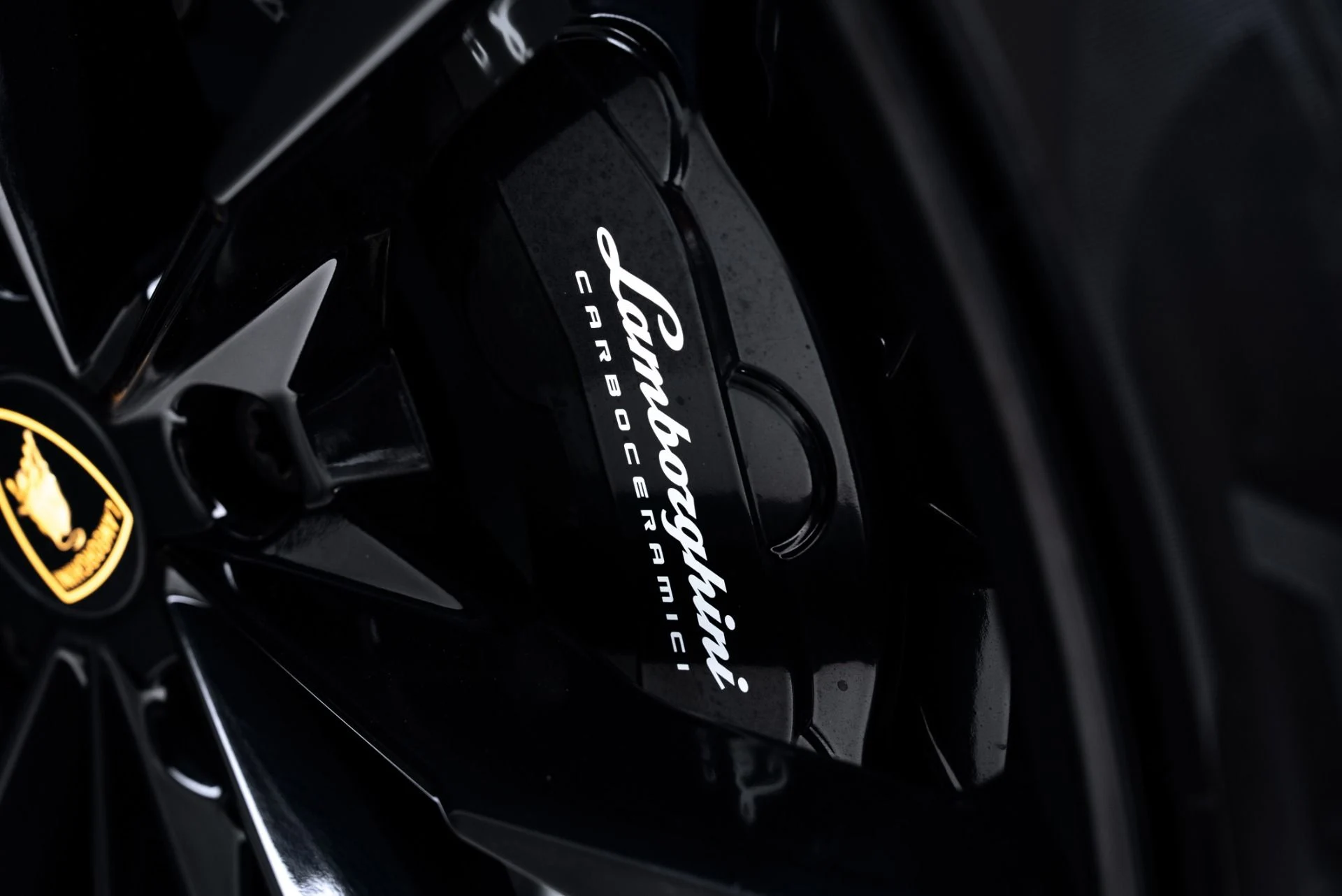 mph025_3902067032_Used_2023_Lamborghini_Urus_S_1776203789_9fee8b550a