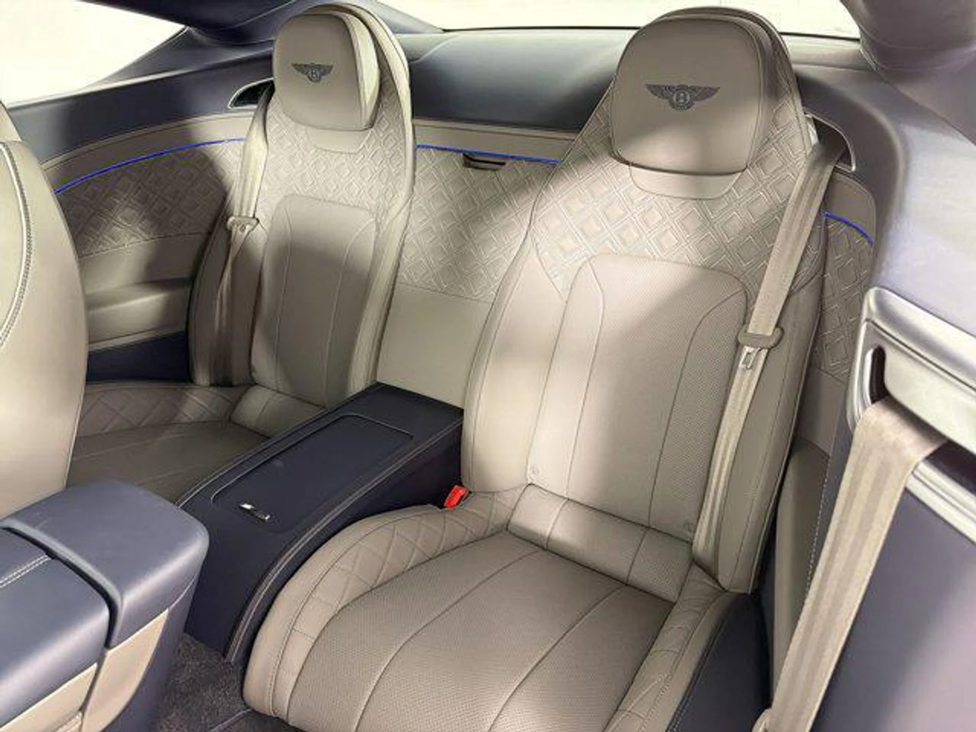 mph025_3908398413_U_Sztq_LU_Udzp_U0q_JVJ_4r7_R_Afub_A_0ee33ce822