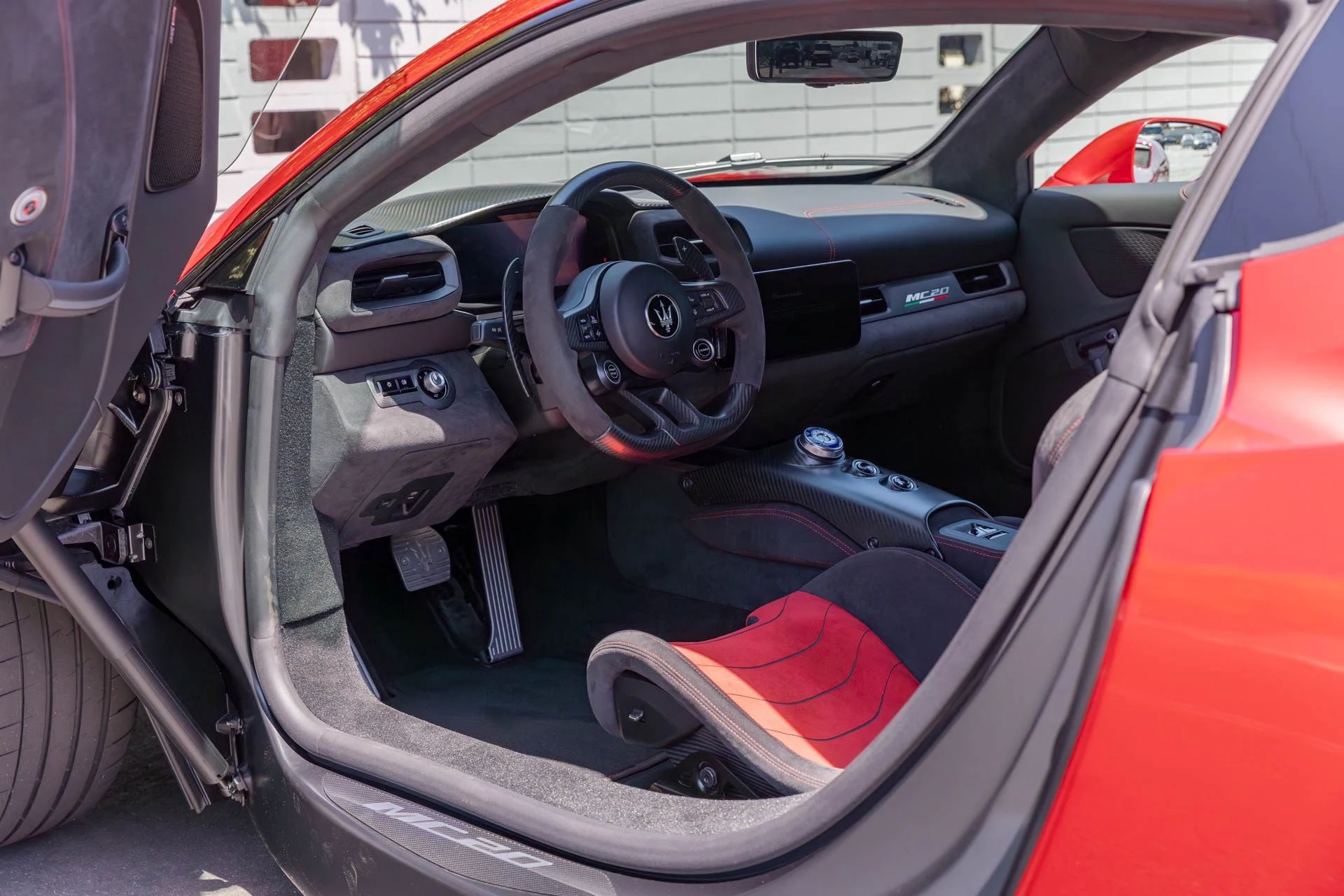 mph025_3920997030_Used_2022_Maserati_MC_20_1747769262_10680dbe33