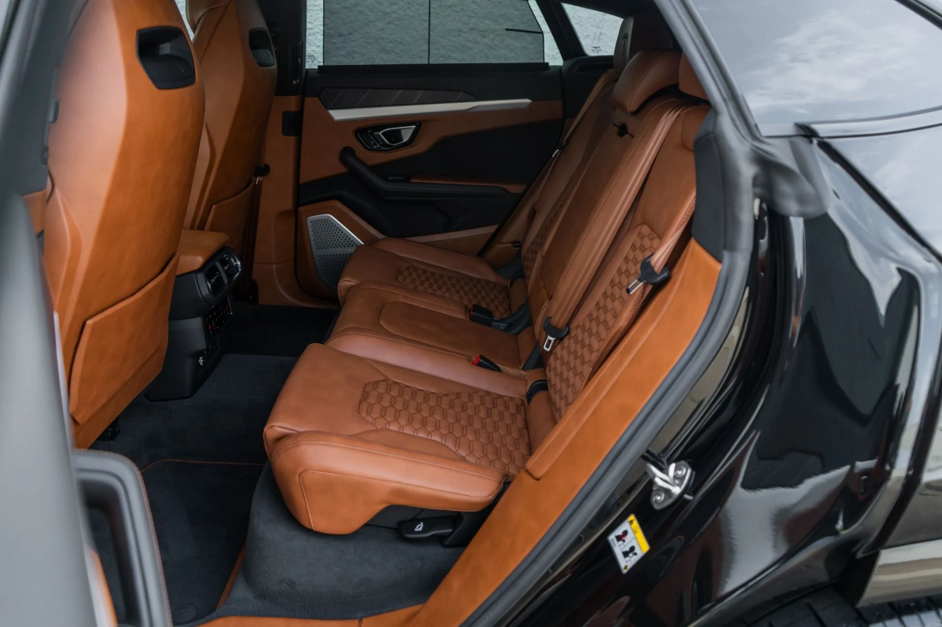 mph025_3921554593_Used_2022_Lamborghini_Urus_1777500470_bfd92015dd