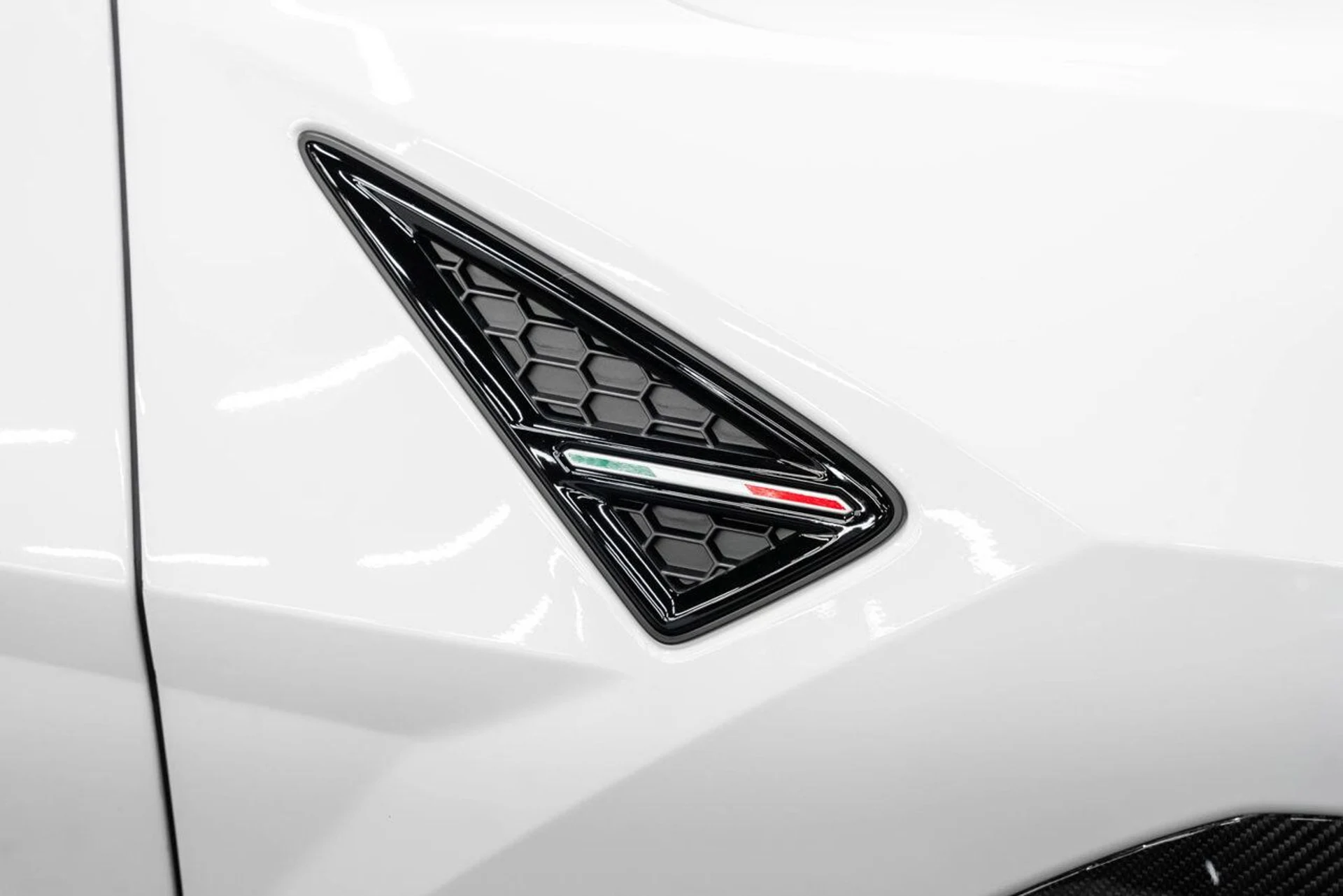 mph025_392338691_lamborghini_urus_2023_df09d653bc