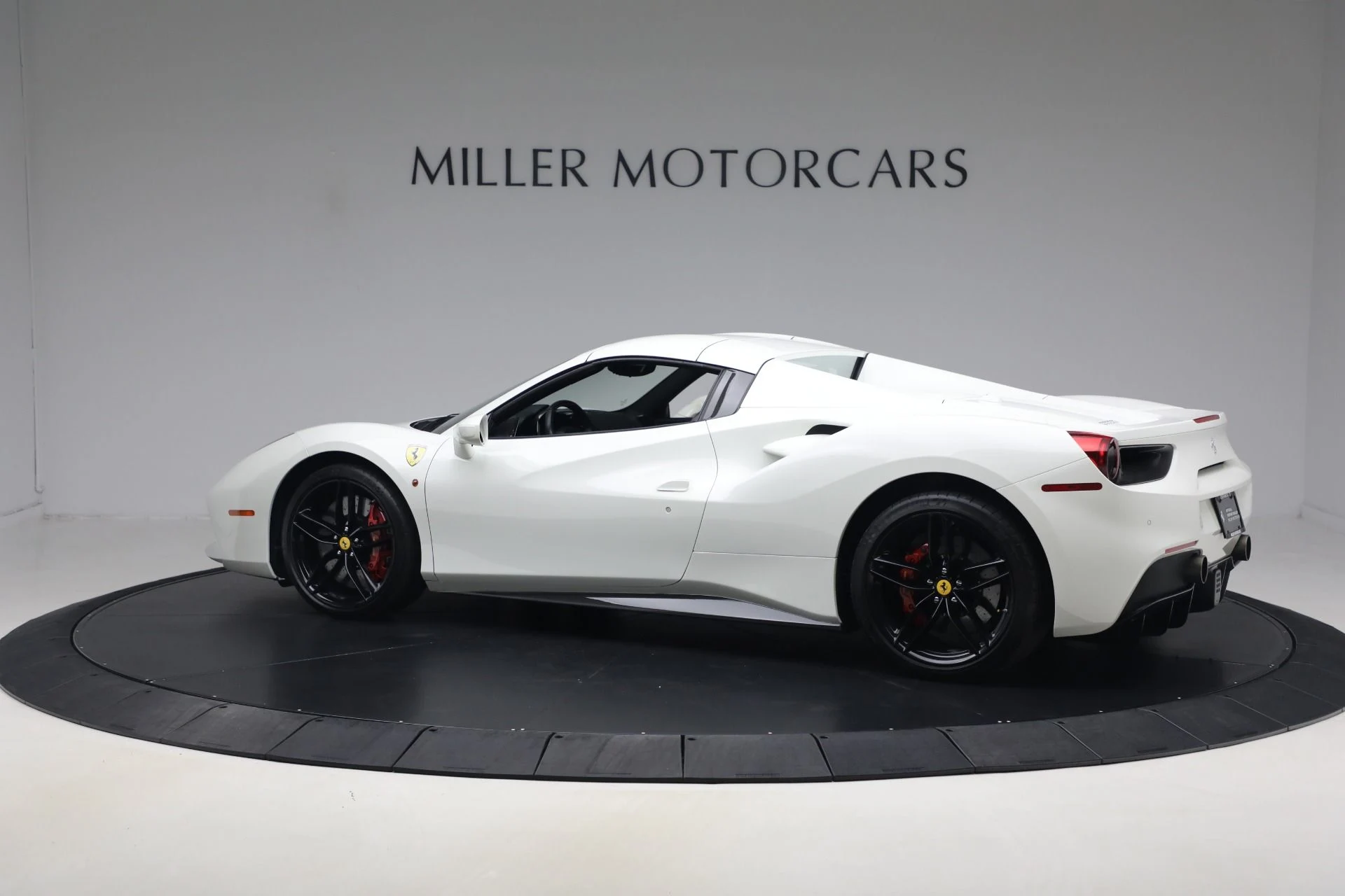 mph025_3932345344_Used_2016_Ferrari_488_Spider_1789756866_e80101f595