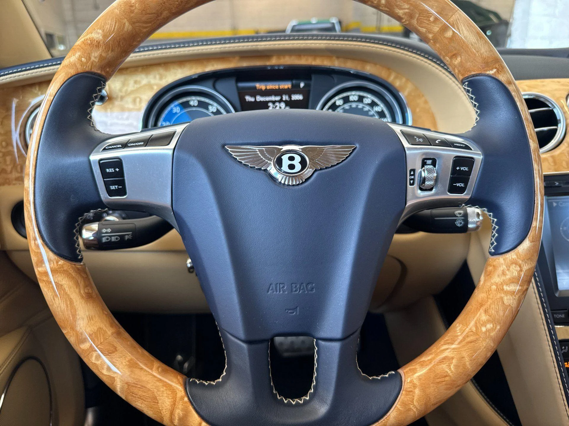 mph025_3933600365_Used_2014_Bentley_Flying_Spur_1786111348_e07841f016