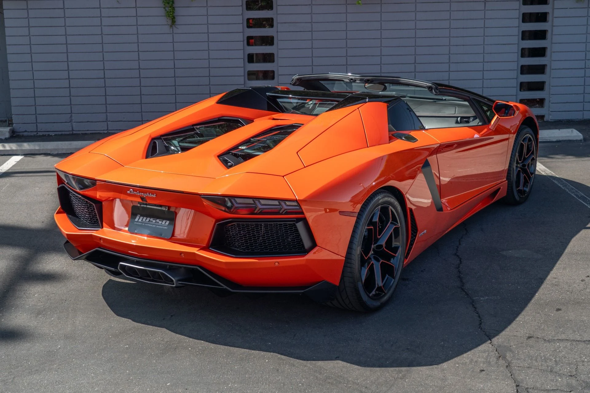 mph025_3942511951_Used_2014_Lamborghini_Aventador_LP_700_4_1759878623_079bd70956