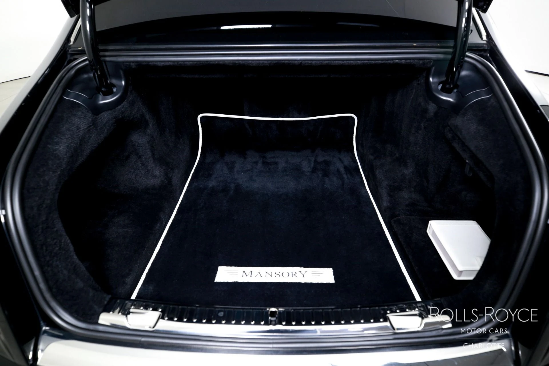 mph025_3952401749_Used_2018_Rolls_Royce_Phantom_1776373846_6a04fadcbb