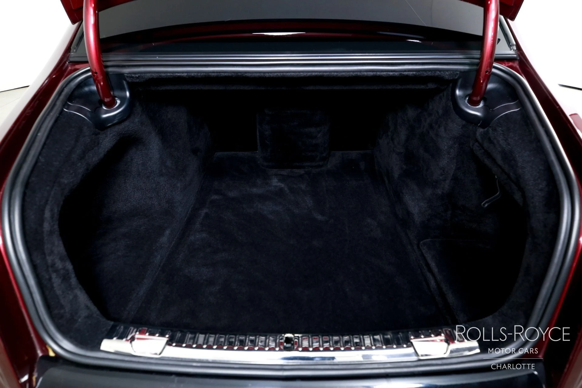 mph025_3954355825_Used_2019_Rolls_Royce_Phantom_1786657076_17072af28d
