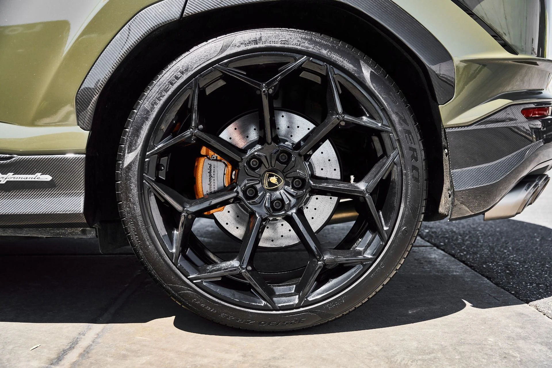mph025_3972716137_Used_2023_Lamborghini_Urus_Performante_1778288902_640ee1d27a