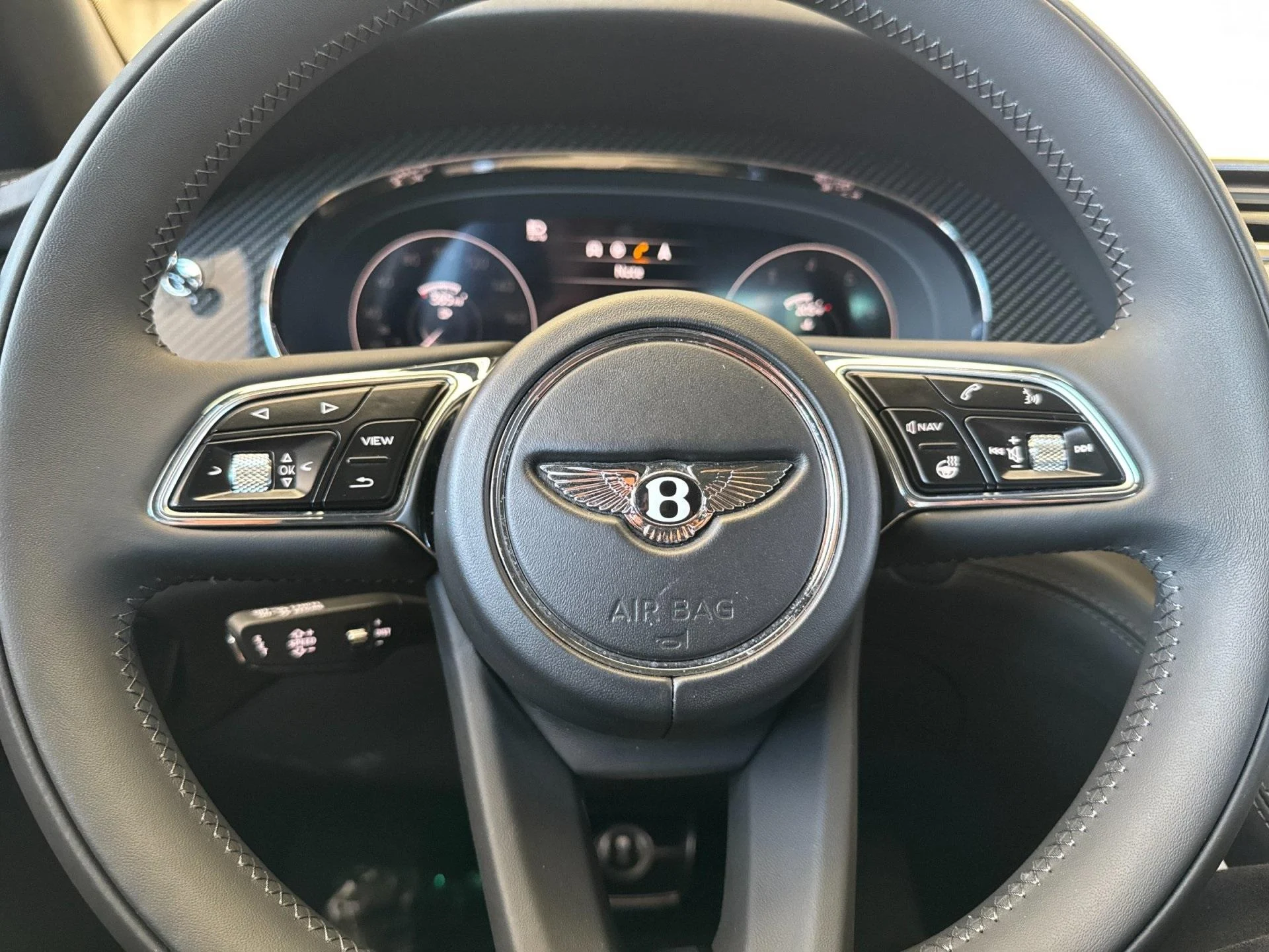 mph025_397393043_Used_2022_Bentley_Bentayga_V8_1760603808_a039875226