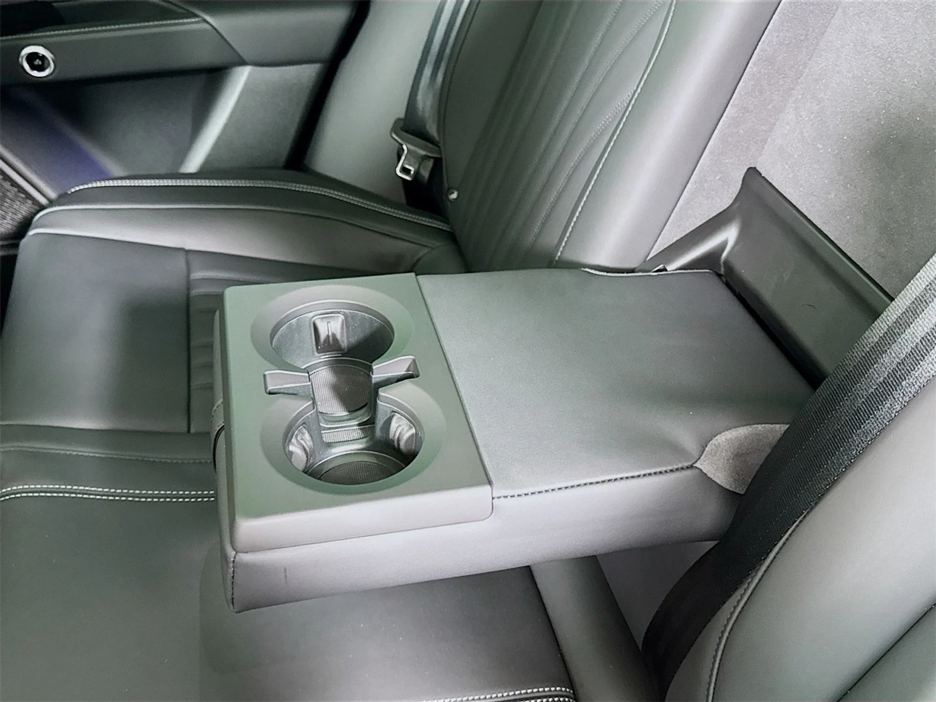 mph025_3981761833_e5c73f7066e6b8e4deaba97a33a704b6x_b6d8ae4fbc