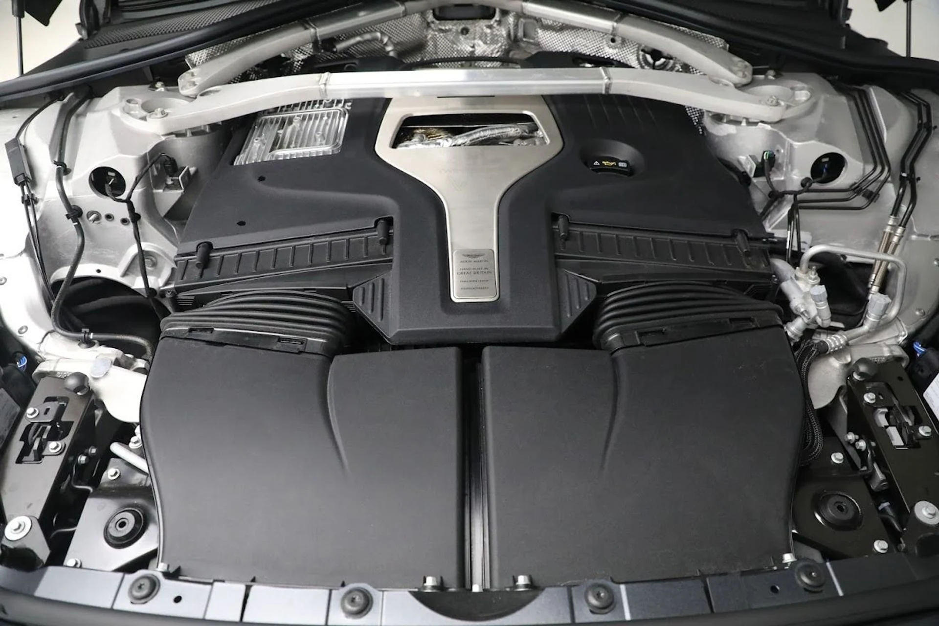 mph025_3984626466_Used_2023_Aston_Martin_DBX_707_1682624534_667d78a1c3