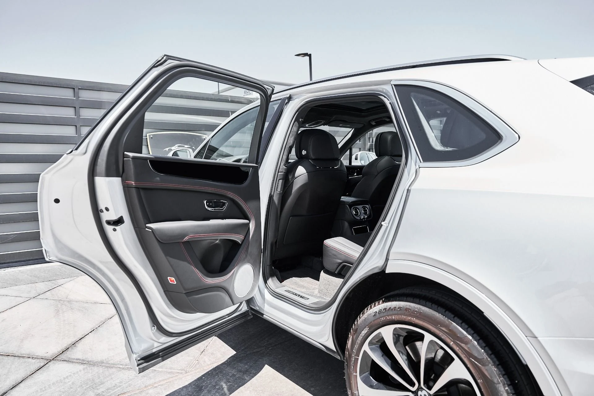 mph025_3993859477_Used_2021_Bentley_Bentayga_V8_1781574945_bd4c81c3fb