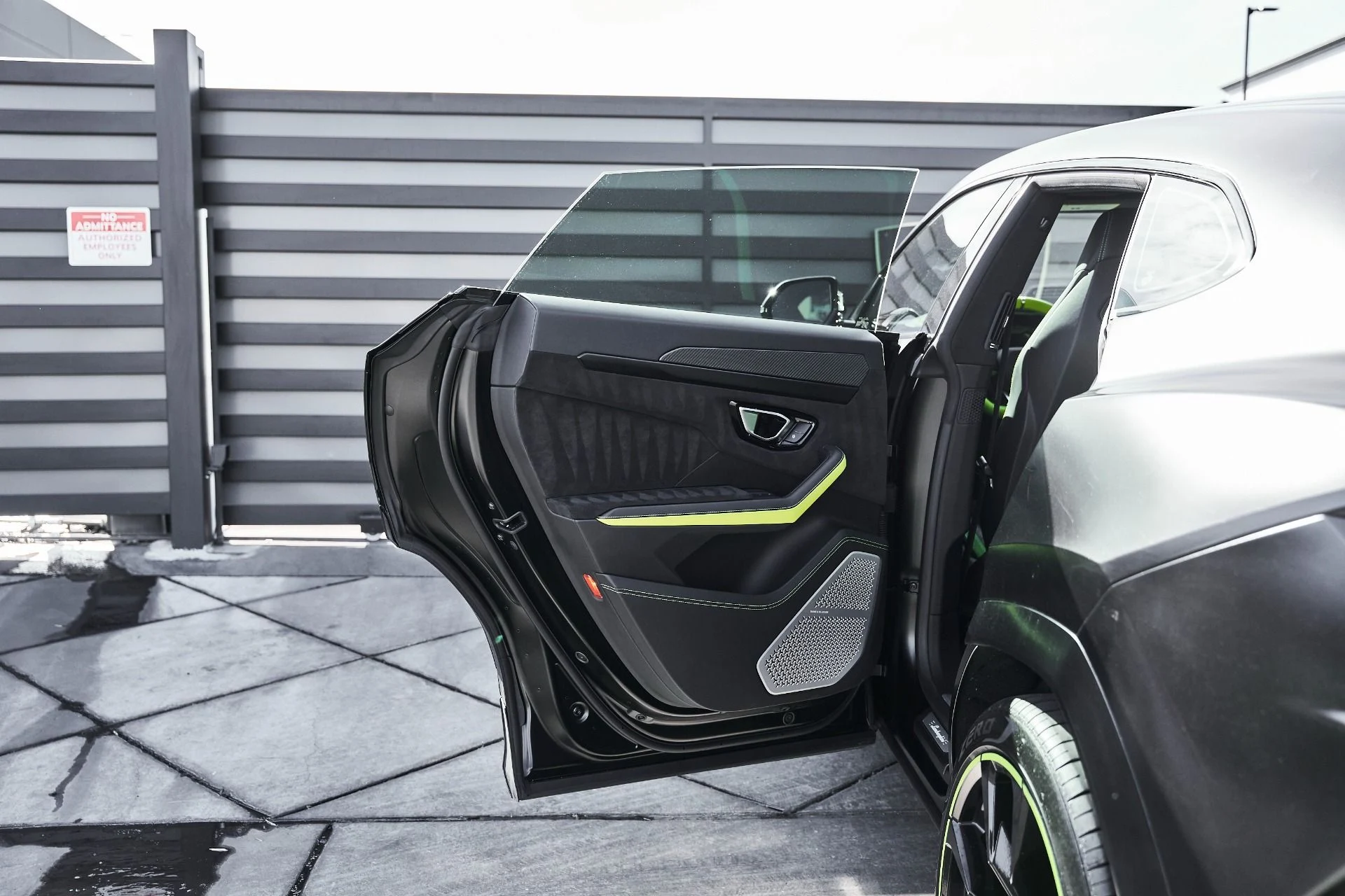 mph025_3994349628_Used_2022_Lamborghini_Urus_1774548586_555addbbfd