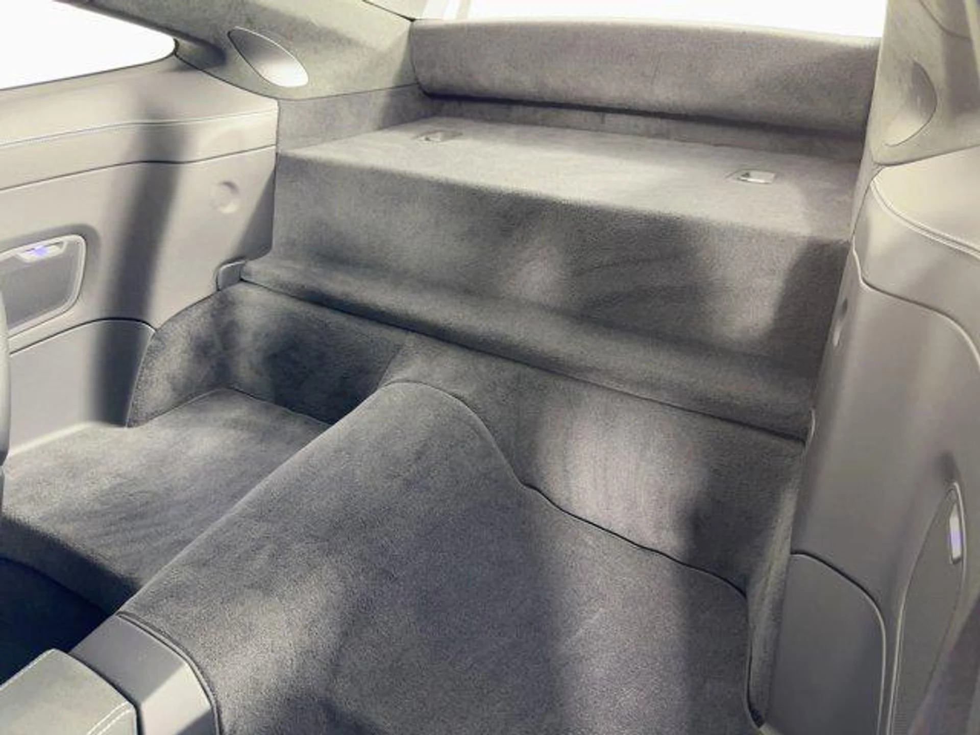 mph025_4001357428_R4d_R131_Gkyc_TG_Zei_DFJFDVA_Ywvs_5c0e7cfc4c